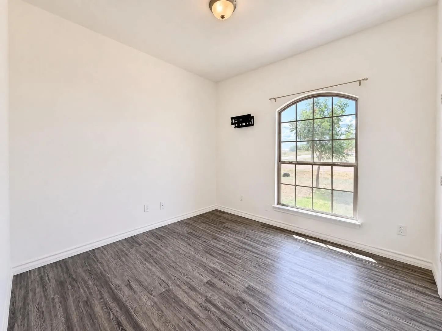 Single Family Residence For Sale in Kaufman County , 2915 Emma Lane, Mabank, Texas 75147, 3 Bedroom, 2 Bathroom, 2 Garage spaces, 1,239 Sqft, built in 2021, mls#21362608, Real Estate Agent in Mabank, Homes For Sale in Kaufman county, Homes For Sale in Mabank, Realtor in Mabank Texas, Real Estate Brokerage Independent Realty Texas, Luminita Cordes Realtor