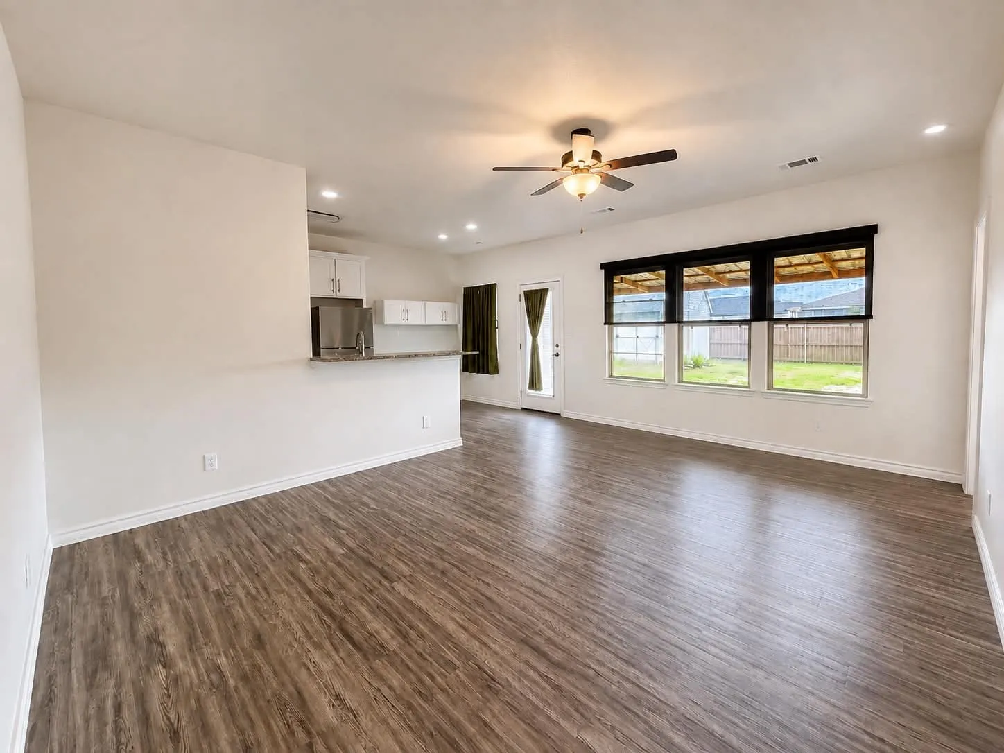 Single Family Residence For Sale in Kaufman County , 2915 Emma Lane, Mabank, Texas 75147, 3 Bedroom, 2 Bathroom, 2 Garage spaces, 1,239 Sqft, built in 2021, mls#21362608, Real Estate Agent in Mabank, Homes For Sale in Kaufman county, Homes For Sale in Mabank, Realtor in Mabank Texas, Real Estate Brokerage Independent Realty Texas, Luminita Cordes Realtor