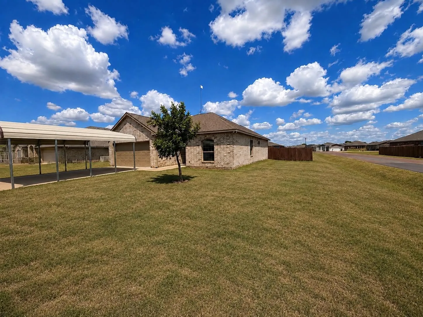 Single Family Residence For Sale in Kaufman County , 2915 Emma Lane, Mabank, Texas 75147, 3 Bedroom, 2 Bathroom, 2 Garage spaces, 1,239 Sqft, built in 2021, mls#21362608, Real Estate Agent in Mabank, Homes For Sale in Kaufman county, Homes For Sale in Mabank, Realtor in Mabank Texas, Real Estate Brokerage Independent Realty Texas, Luminita Cordes Realtor