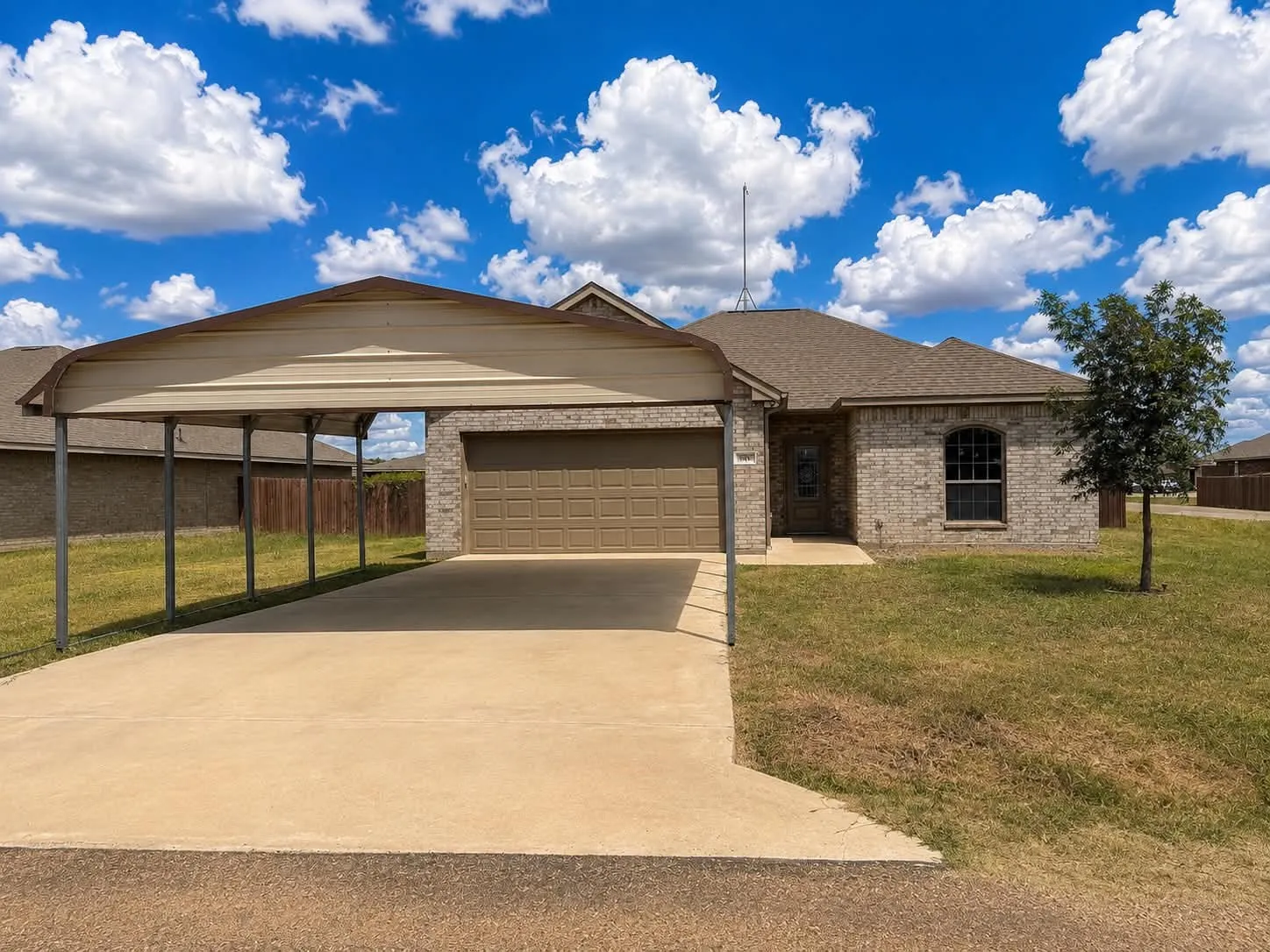 Single Family Residence For Sale in Kaufman County , 2915 Emma Lane, Mabank, Texas 75147, 3 Bedroom, 2 Bathroom, 2 Garage spaces, 1,239 Sqft, built in 2021, mls#21362608, Real Estate Agent in Mabank, Homes For Sale in Kaufman county, Homes For Sale in Mabank, Realtor in Mabank Texas, Real Estate Brokerage Independent Realty Texas, Luminita Cordes Realtor