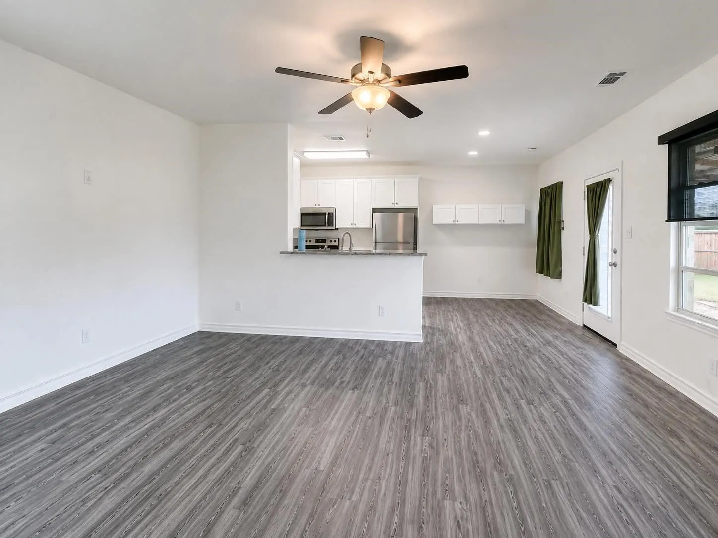 Single Family Residence For Sale in Kaufman County , 2915 Emma Lane, Mabank, Texas 75147, 3 Bedroom, 2 Bathroom, 2 Garage spaces, 1,239 Sqft, built in 2021, mls#21362608, Real Estate Agent in Mabank, Homes For Sale in Kaufman county, Homes For Sale in Mabank, Realtor in Mabank Texas, Real Estate Brokerage Independent Realty Texas, Luminita Cordes Realtor
