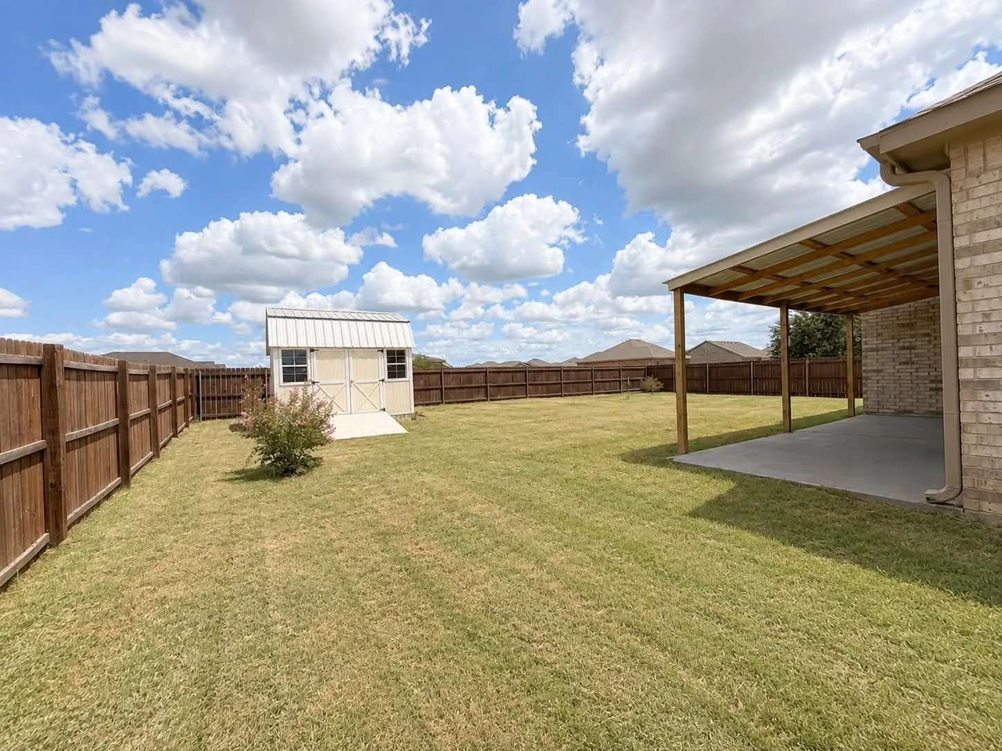 Single Family Residence For Sale in Kaufman County , 2915 Emma Lane, Mabank, Texas 75147, 3 Bedroom, 2 Bathroom, 2 Garage spaces, 1,239 Sqft, built in 2021, mls#21362608, Real Estate Agent in Mabank, Homes For Sale in Kaufman county, Homes For Sale in Mabank, Realtor in Mabank Texas, Real Estate Brokerage Independent Realty Texas, Luminita Cordes Realtor