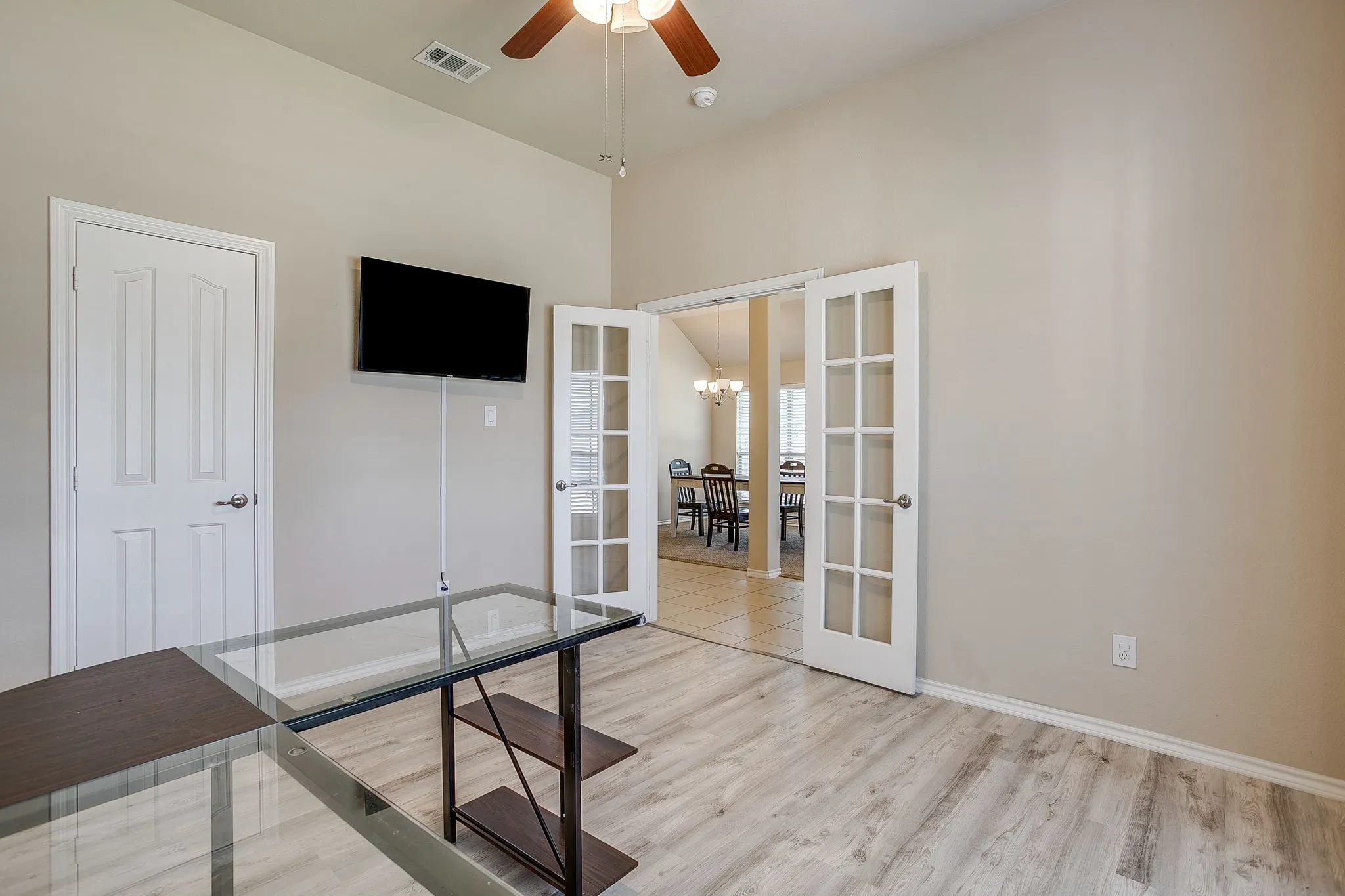 Single Family Residence For Rent in Tarrant County , 6 Beechcreek Drive, Edgecliff Village, Texas 76134, 3 Bedroom, 2 Bathroom, 2 Garage spaces, 2,404 Sqft, built in 2009, mls#21363600, Real Estate Agent in Edgecliff Village, Homes For Rent in Tarrant county, Homes For Rent in Edgecliff Village, Realtor in Edgecliff Village Texas, Real Estate Brokerage Independent Realty Texas, Luminita Cordes Realtor