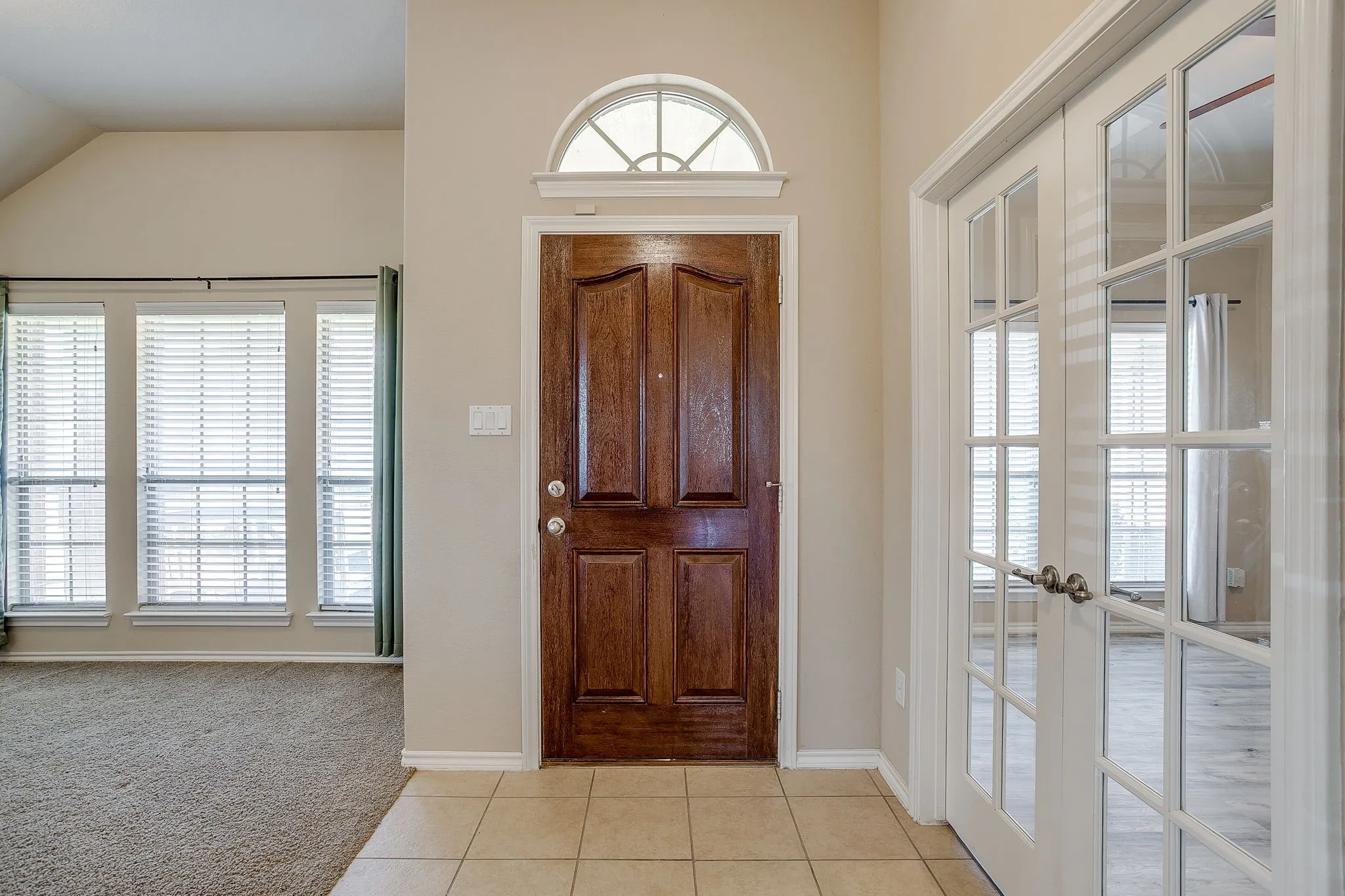 Single Family Residence For Rent in Tarrant County , 6 Beechcreek Drive, Edgecliff Village, Texas 76134, 3 Bedroom, 2 Bathroom, 2 Garage spaces, 2,404 Sqft, built in 2009, mls#21363600, Real Estate Agent in Edgecliff Village, Homes For Rent in Tarrant county, Homes For Rent in Edgecliff Village, Realtor in Edgecliff Village Texas, Real Estate Brokerage Independent Realty Texas, Luminita Cordes Realtor