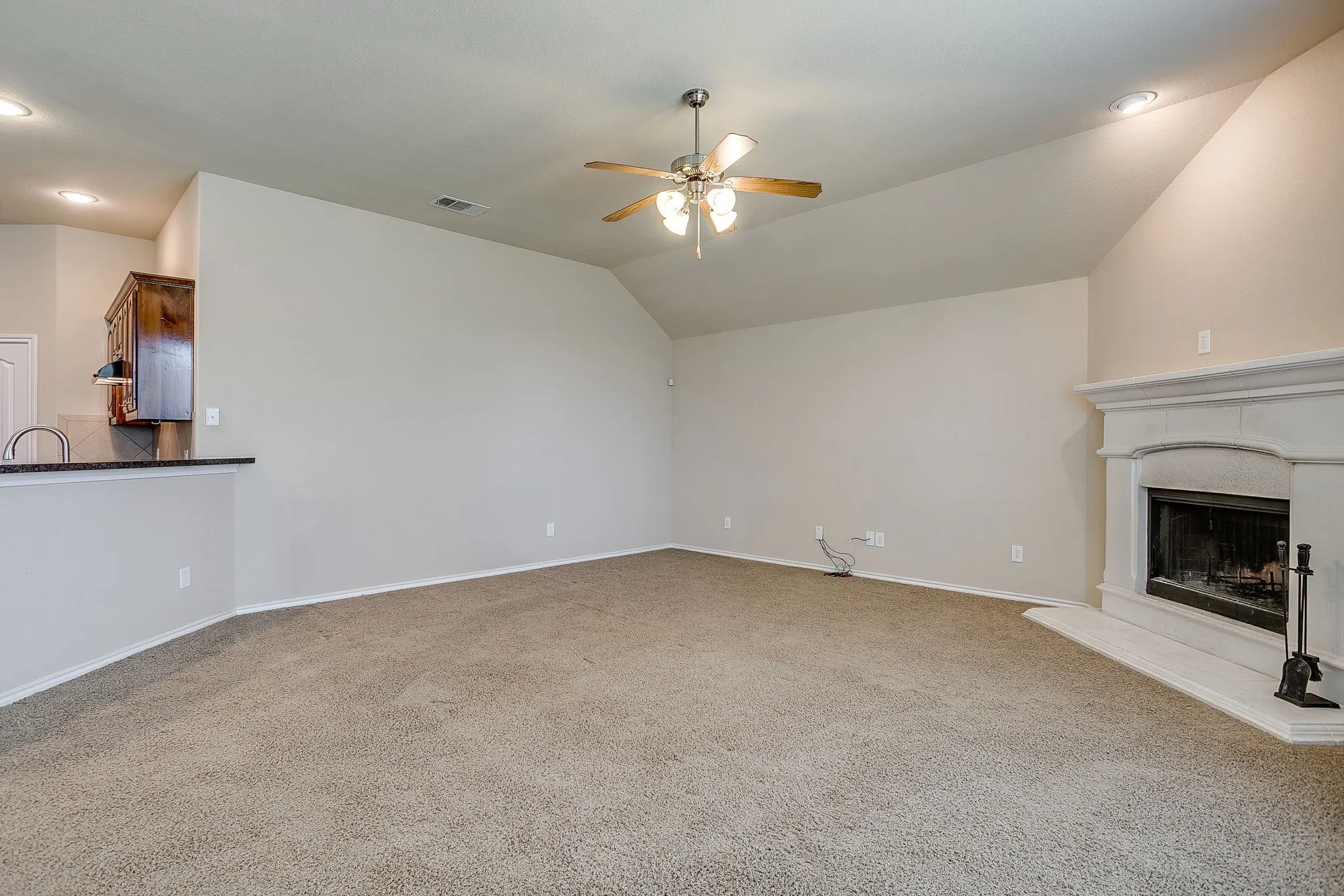 Single Family Residence For Rent in Tarrant County , 6 Beechcreek Drive, Edgecliff Village, Texas 76134, 3 Bedroom, 2 Bathroom, 2 Garage spaces, 2,404 Sqft, built in 2009, mls#21363600, Real Estate Agent in Edgecliff Village, Homes For Rent in Tarrant county, Homes For Rent in Edgecliff Village, Realtor in Edgecliff Village Texas, Real Estate Brokerage Independent Realty Texas, Luminita Cordes Realtor