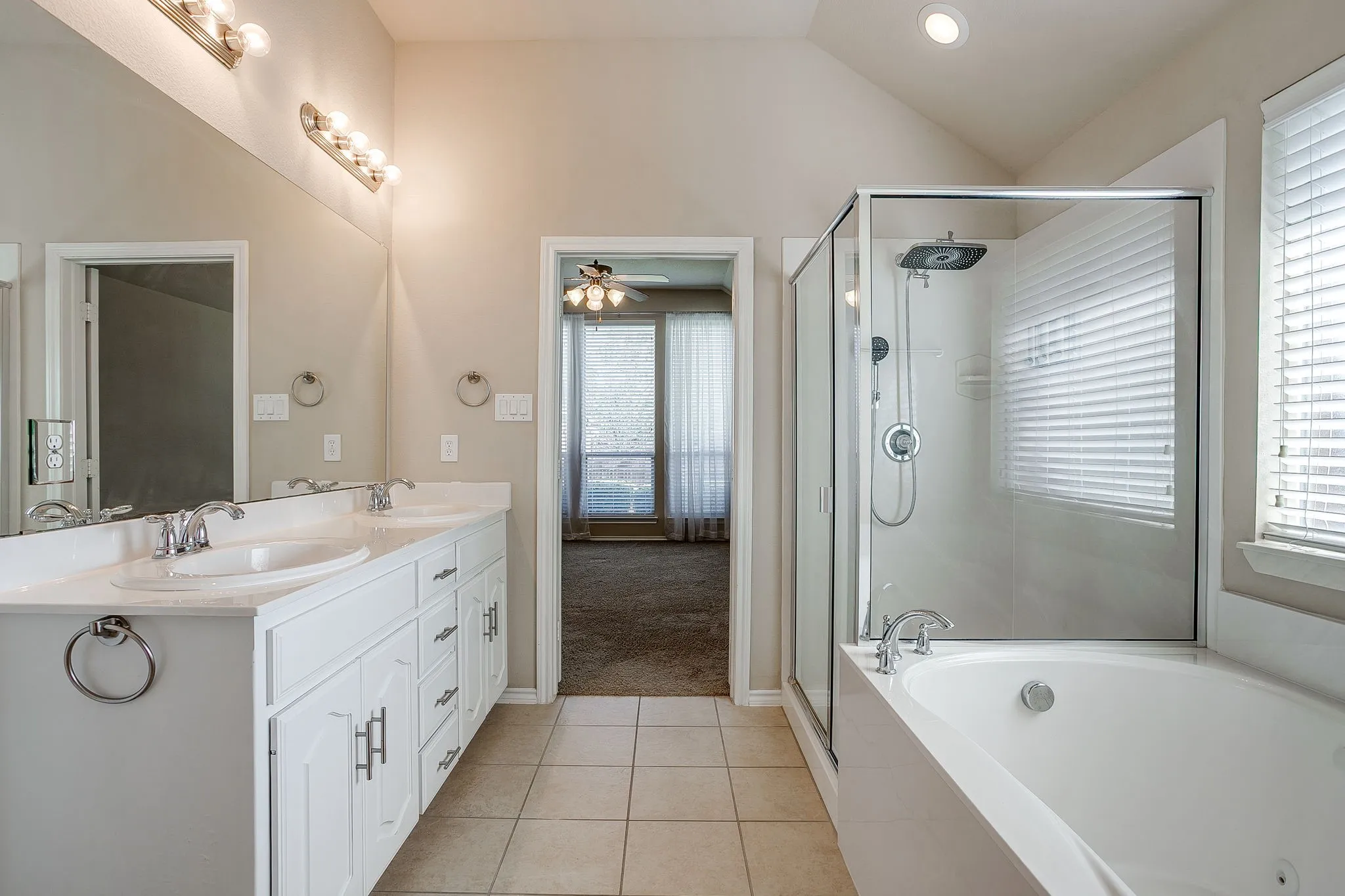 Single Family Residence For Rent in Tarrant County , 6 Beechcreek Drive, Edgecliff Village, Texas 76134, 3 Bedroom, 2 Bathroom, 2 Garage spaces, 2,404 Sqft, built in 2009, mls#21363600, Real Estate Agent in Edgecliff Village, Homes For Rent in Tarrant county, Homes For Rent in Edgecliff Village, Realtor in Edgecliff Village Texas, Real Estate Brokerage Independent Realty Texas, Luminita Cordes Realtor