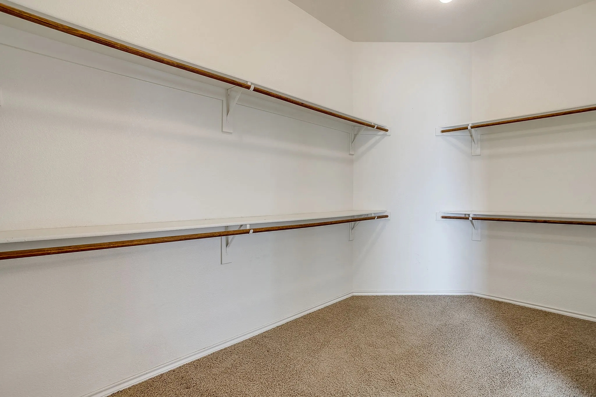 Single Family Residence For Rent in Tarrant County , 6 Beechcreek Drive, Edgecliff Village, Texas 76134, 3 Bedroom, 2 Bathroom, 2 Garage spaces, 2,404 Sqft, built in 2009, mls#21363600, Real Estate Agent in Edgecliff Village, Homes For Rent in Tarrant county, Homes For Rent in Edgecliff Village, Realtor in Edgecliff Village Texas, Real Estate Brokerage Independent Realty Texas, Luminita Cordes Realtor