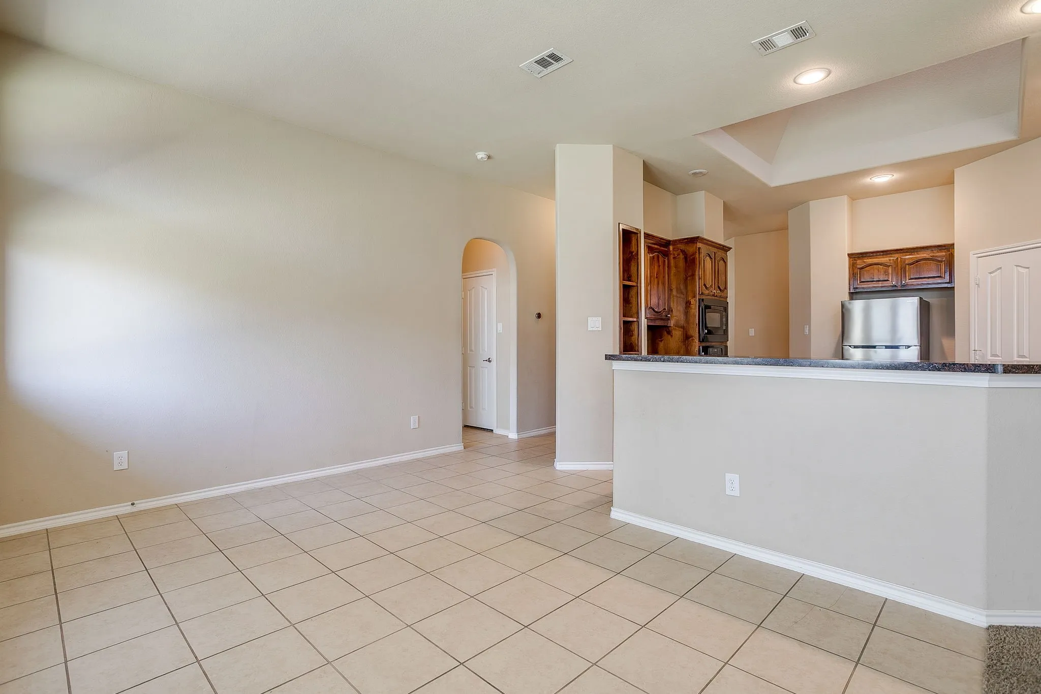 Single Family Residence For Rent in Tarrant County , 6 Beechcreek Drive, Edgecliff Village, Texas 76134, 3 Bedroom, 2 Bathroom, 2 Garage spaces, 2,404 Sqft, built in 2009, mls#21363600, Real Estate Agent in Edgecliff Village, Homes For Rent in Tarrant county, Homes For Rent in Edgecliff Village, Realtor in Edgecliff Village Texas, Real Estate Brokerage Independent Realty Texas, Luminita Cordes Realtor