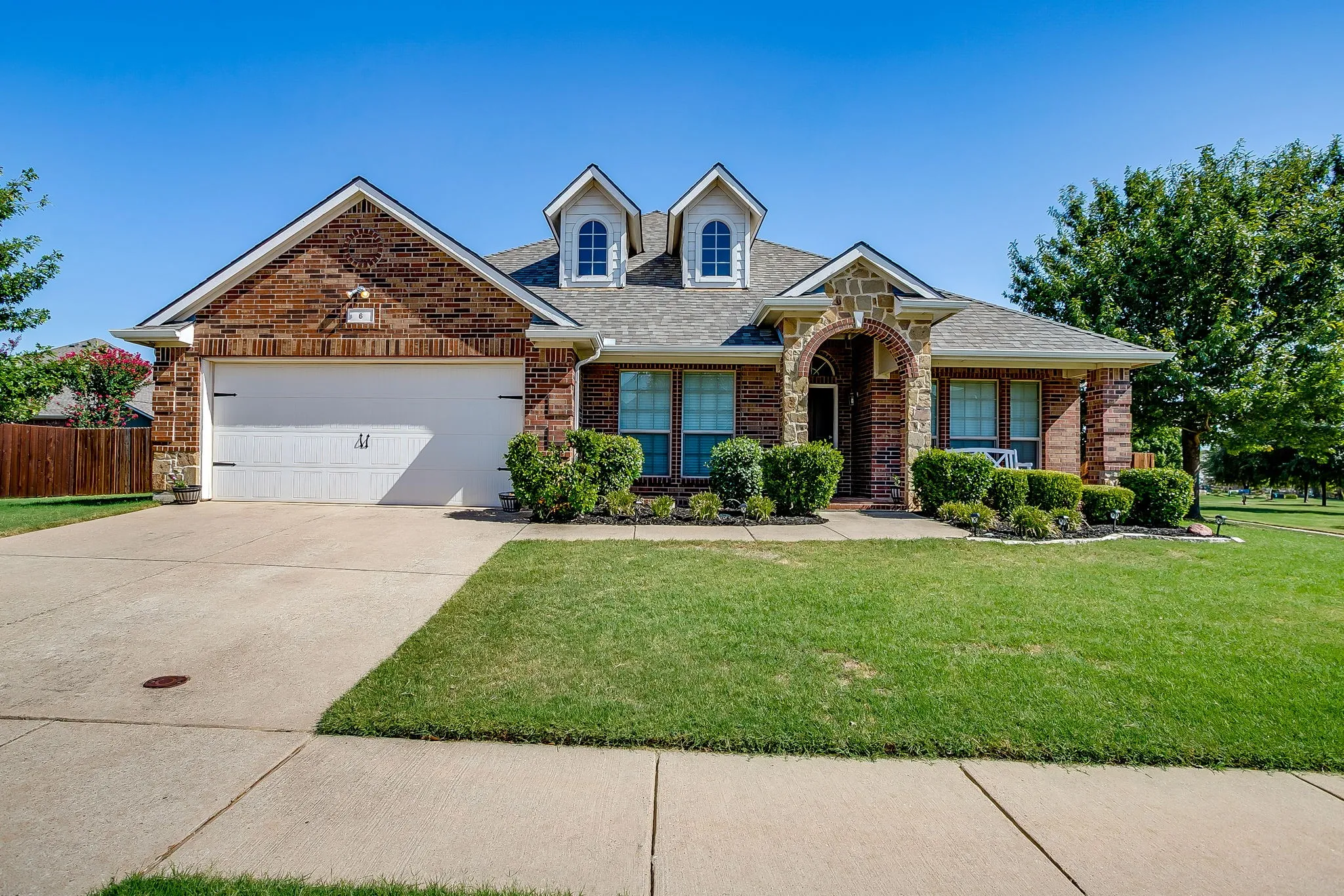 Single Family Residence For Rent in Tarrant County , 6 Beechcreek Drive, Edgecliff Village, Texas 76134, 3 Bedroom, 2 Bathroom, 2 Garage spaces, 2,404 Sqft, built in 2009, mls#21363600, Real Estate Agent in Edgecliff Village, Homes For Rent in Tarrant county, Homes For Rent in Edgecliff Village, Realtor in Edgecliff Village Texas, Real Estate Brokerage Independent Realty Texas, Luminita Cordes Realtor