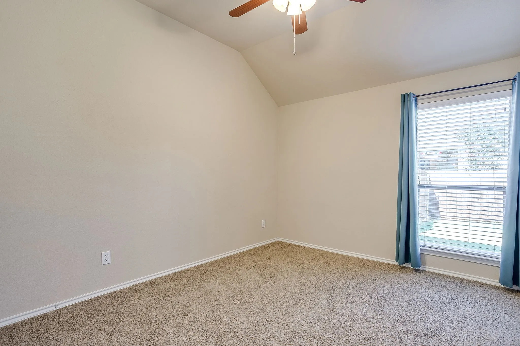 Single Family Residence For Rent in Tarrant County , 6 Beechcreek Drive, Edgecliff Village, Texas 76134, 3 Bedroom, 2 Bathroom, 2 Garage spaces, 2,404 Sqft, built in 2009, mls#21363600, Real Estate Agent in Edgecliff Village, Homes For Rent in Tarrant county, Homes For Rent in Edgecliff Village, Realtor in Edgecliff Village Texas, Real Estate Brokerage Independent Realty Texas, Luminita Cordes Realtor