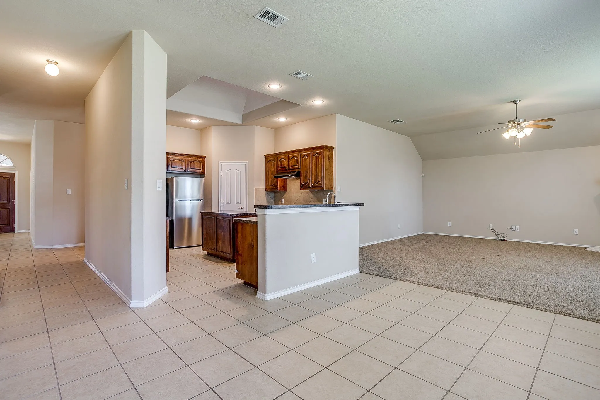 Single Family Residence For Rent in Tarrant County , 6 Beechcreek Drive, Edgecliff Village, Texas 76134, 3 Bedroom, 2 Bathroom, 2 Garage spaces, 2,404 Sqft, built in 2009, mls#21363600, Real Estate Agent in Edgecliff Village, Homes For Rent in Tarrant county, Homes For Rent in Edgecliff Village, Realtor in Edgecliff Village Texas, Real Estate Brokerage Independent Realty Texas, Luminita Cordes Realtor
