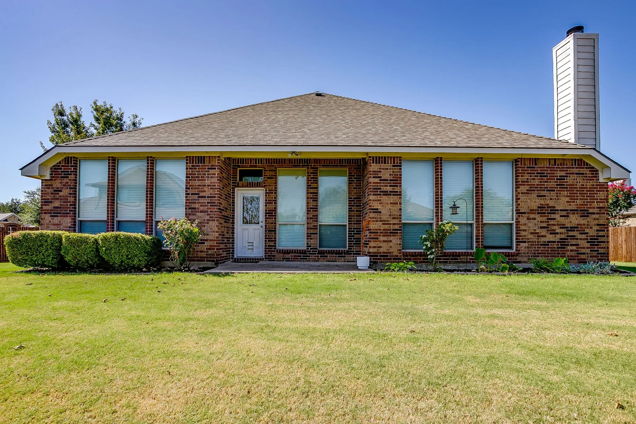 Single Family Residence For Rent in Tarrant County , 6 Beechcreek Drive, Edgecliff Village, Texas 76134, 3 Bedroom, 2 Bathroom, 2 Garage spaces, 2,404 Sqft, built in 2009, mls#21363600, Real Estate Agent in Edgecliff Village, Homes For Rent in Tarrant county, Homes For Rent in Edgecliff Village, Realtor in Edgecliff Village Texas, Real Estate Brokerage Independent Realty Texas, Luminita Cordes Realtor