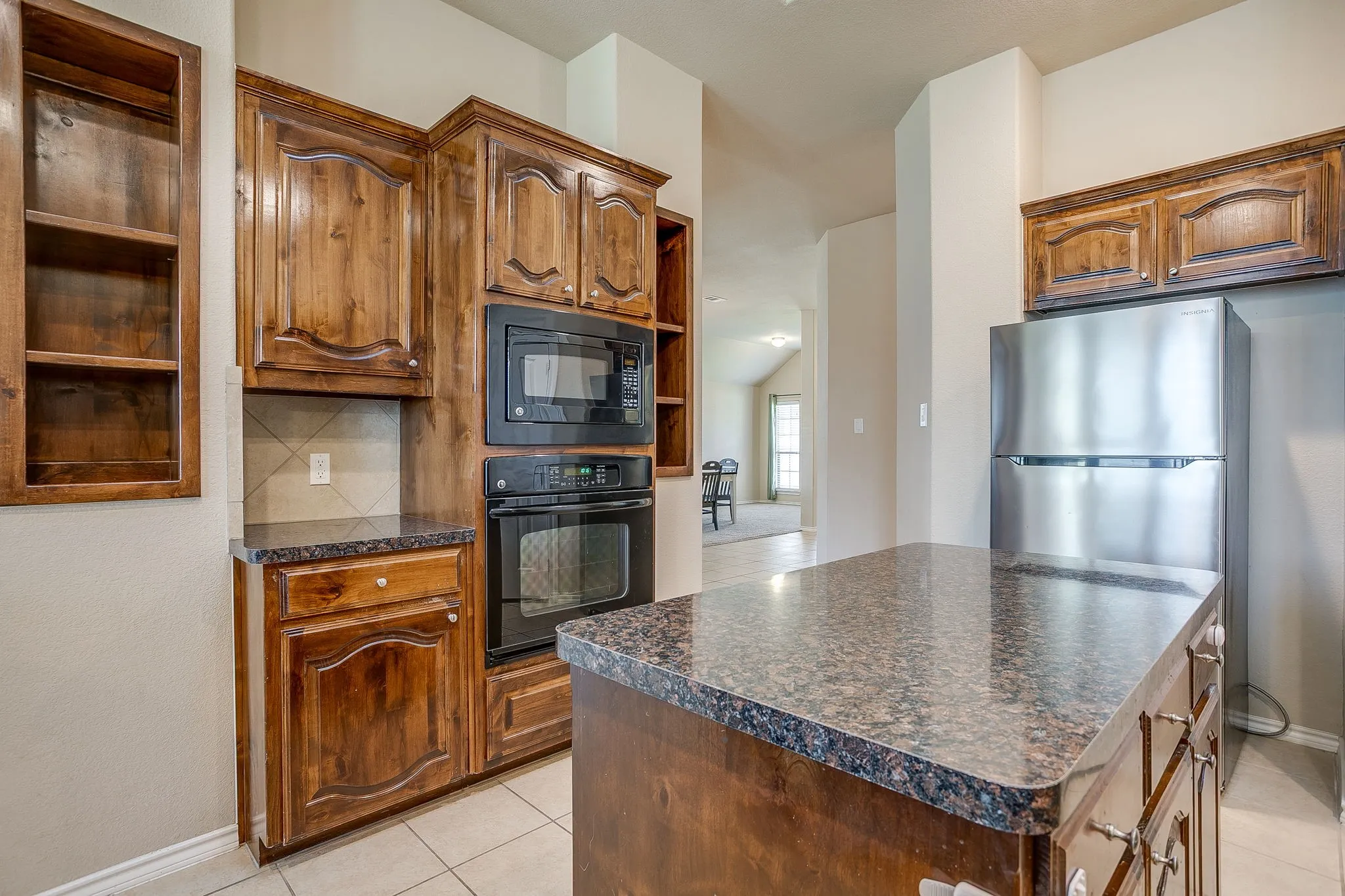 Single Family Residence For Rent in Tarrant County , 6 Beechcreek Drive, Edgecliff Village, Texas 76134, 3 Bedroom, 2 Bathroom, 2 Garage spaces, 2,404 Sqft, built in 2009, mls#21363600, Real Estate Agent in Edgecliff Village, Homes For Rent in Tarrant county, Homes For Rent in Edgecliff Village, Realtor in Edgecliff Village Texas, Real Estate Brokerage Independent Realty Texas, Luminita Cordes Realtor