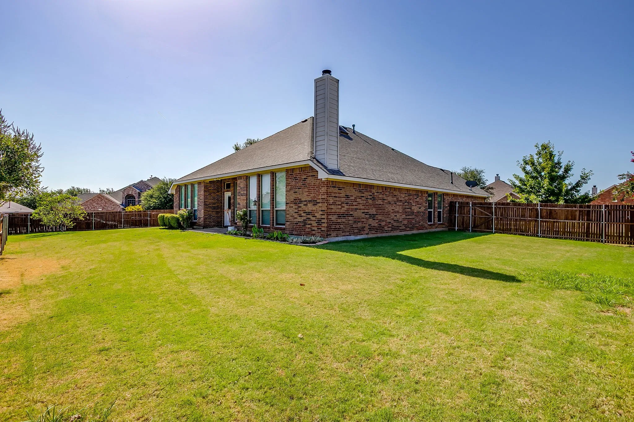 Single Family Residence For Rent in Tarrant County , 6 Beechcreek Drive, Edgecliff Village, Texas 76134, 3 Bedroom, 2 Bathroom, 2 Garage spaces, 2,404 Sqft, built in 2009, mls#21363600, Real Estate Agent in Edgecliff Village, Homes For Rent in Tarrant county, Homes For Rent in Edgecliff Village, Realtor in Edgecliff Village Texas, Real Estate Brokerage Independent Realty Texas, Luminita Cordes Realtor