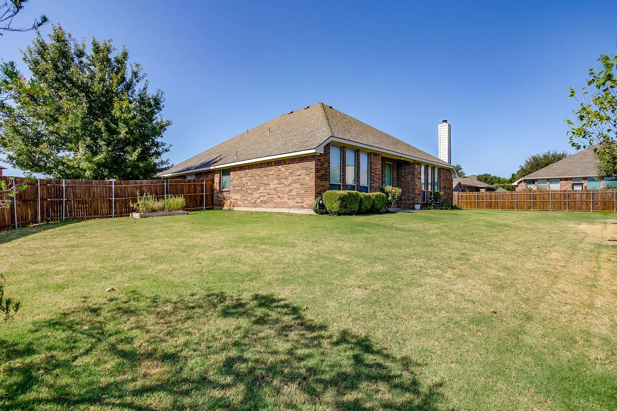 Single Family Residence For Rent in Tarrant County , 6 Beechcreek Drive, Edgecliff Village, Texas 76134, 3 Bedroom, 2 Bathroom, 2 Garage spaces, 2,404 Sqft, built in 2009, mls#21363600, Real Estate Agent in Edgecliff Village, Homes For Rent in Tarrant county, Homes For Rent in Edgecliff Village, Realtor in Edgecliff Village Texas, Real Estate Brokerage Independent Realty Texas, Luminita Cordes Realtor