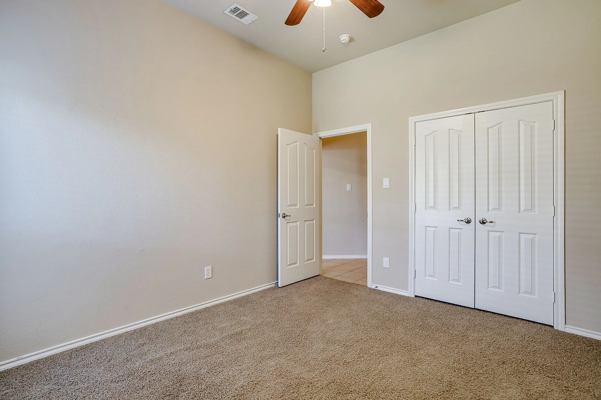 Single Family Residence For Rent in Tarrant County , 6 Beechcreek Drive, Edgecliff Village, Texas 76134, 3 Bedroom, 2 Bathroom, 2 Garage spaces, 2,404 Sqft, built in 2009, mls#21363600, Real Estate Agent in Edgecliff Village, Homes For Rent in Tarrant county, Homes For Rent in Edgecliff Village, Realtor in Edgecliff Village Texas, Real Estate Brokerage Independent Realty Texas, Luminita Cordes Realtor