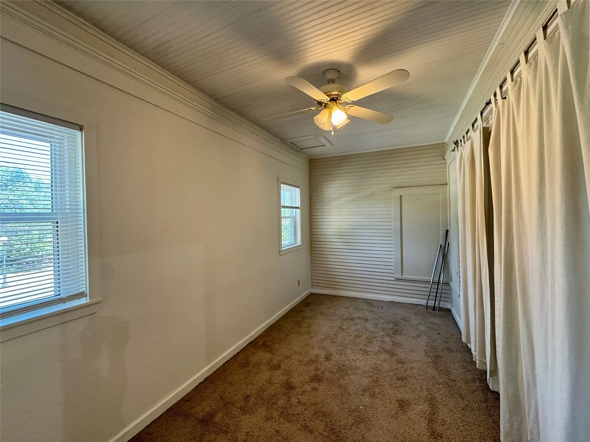 Apartment For Rent in Denton County , 715 W Hickory A4, Denton, Texas 76201, 1 Bedroom, 1 Bathroom, Garage spaces, 583 Sqft, built in 1930, mls#21359722, Real Estate Agent in Denton, Homes For Rent in Denton county, Homes For Rent in Denton, Realtor in Denton Texas, Real Estate Brokerage Independent Realty Texas, Luminita Cordes Realtor