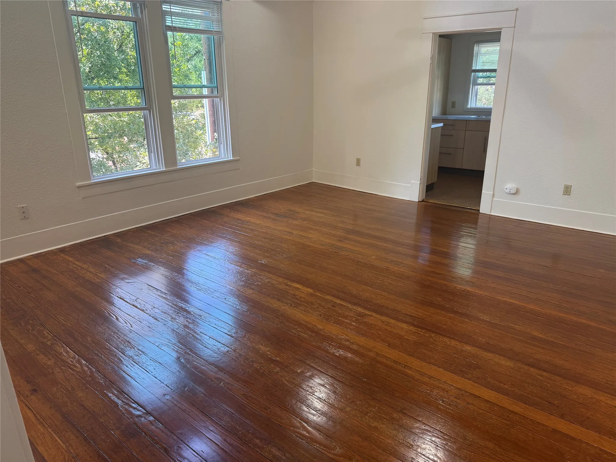 Apartment For Rent in Denton County , 715 W Hickory A4, Denton, Texas 76201, 1 Bedroom, 1 Bathroom, Garage spaces, 583 Sqft, built in 1930, mls#21359722, Real Estate Agent in Denton, Homes For Rent in Denton county, Homes For Rent in Denton, Realtor in Denton Texas, Real Estate Brokerage Independent Realty Texas, Luminita Cordes Realtor
