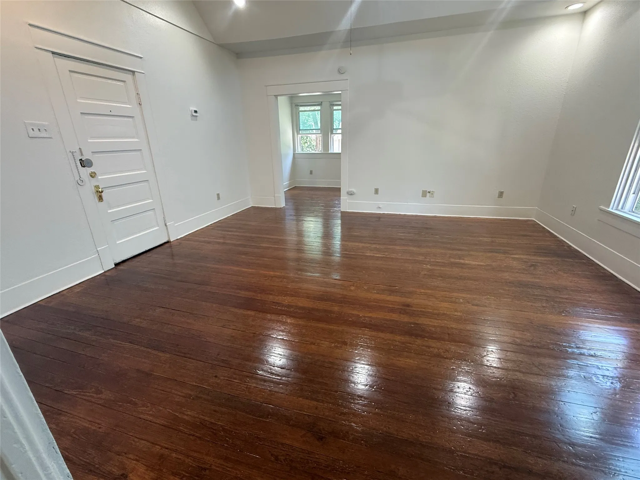 Apartment For Rent in Denton County , 715 W Hickory A4, Denton, Texas 76201, 1 Bedroom, 1 Bathroom, Garage spaces, 583 Sqft, built in 1930, mls#21359722, Real Estate Agent in Denton, Homes For Rent in Denton county, Homes For Rent in Denton, Realtor in Denton Texas, Real Estate Brokerage Independent Realty Texas, Luminita Cordes Realtor