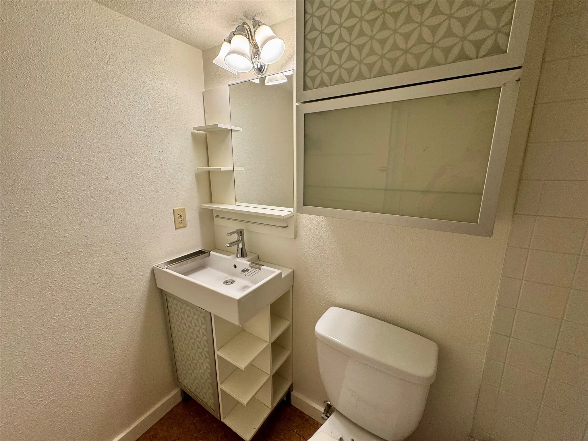 Apartment For Rent in Denton County , 715 W Hickory A4, Denton, Texas 76201, 1 Bedroom, 1 Bathroom, Garage spaces, 583 Sqft, built in 1930, mls#21359722, Real Estate Agent in Denton, Homes For Rent in Denton county, Homes For Rent in Denton, Realtor in Denton Texas, Real Estate Brokerage Independent Realty Texas, Luminita Cordes Realtor