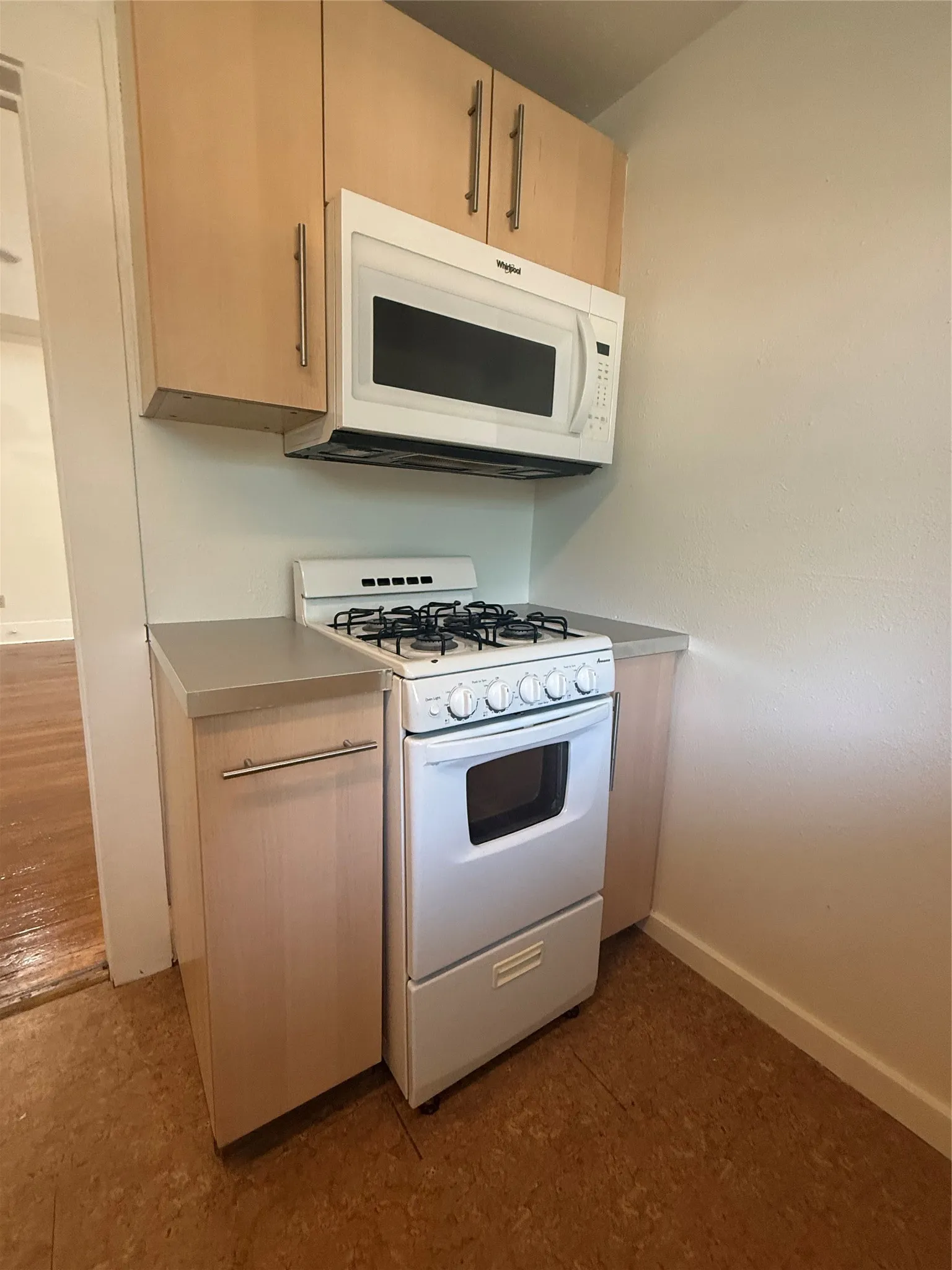 Apartment For Rent in Denton County , 715 W Hickory A4, Denton, Texas 76201, 1 Bedroom, 1 Bathroom, Garage spaces, 583 Sqft, built in 1930, mls#21359722, Real Estate Agent in Denton, Homes For Rent in Denton county, Homes For Rent in Denton, Realtor in Denton Texas, Real Estate Brokerage Independent Realty Texas, Luminita Cordes Realtor