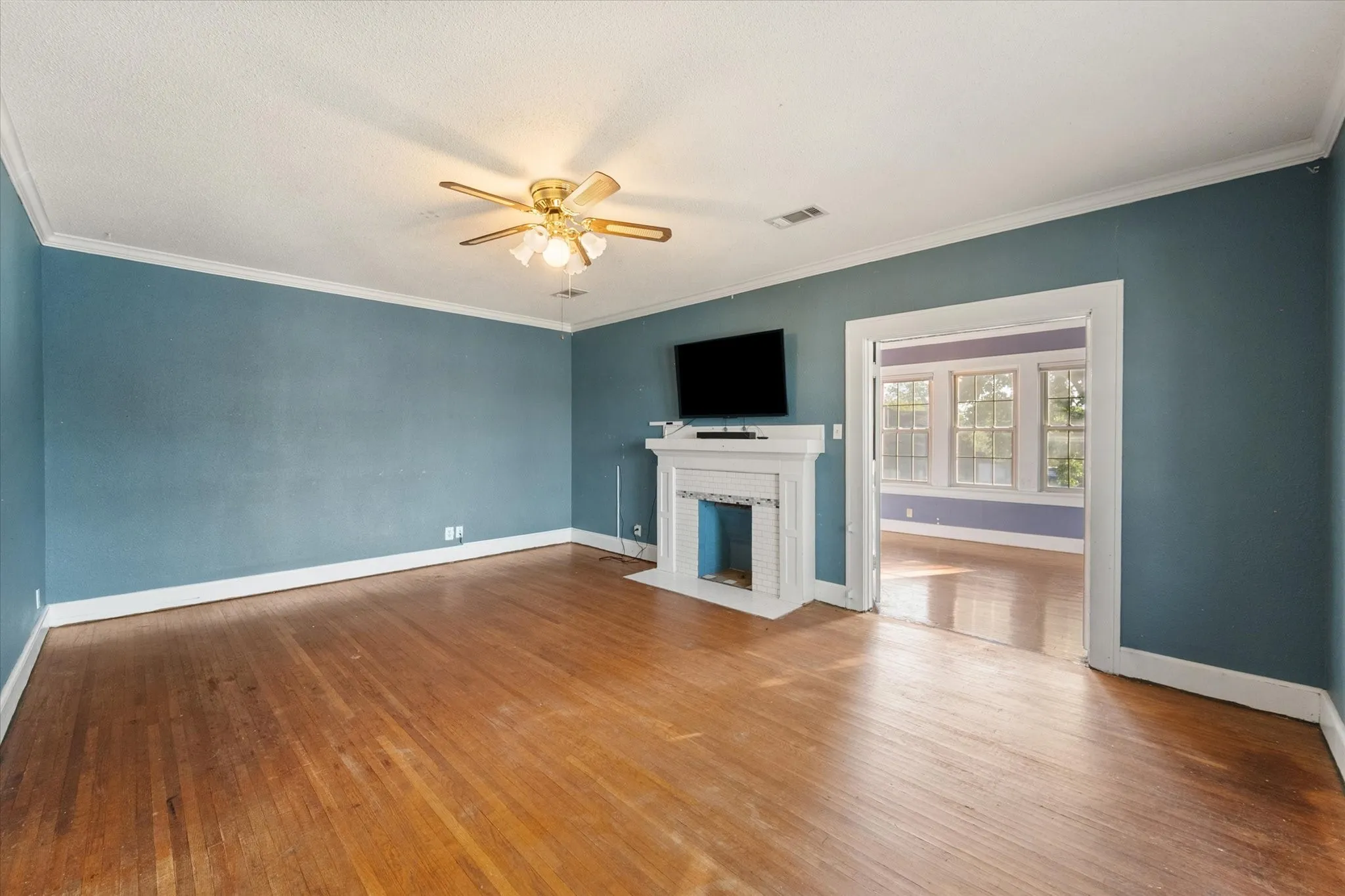 Single Family Residence For Sale in Navarro County , 1452 W 2nd Avenue, Corsicana, Texas 75110, 4 Bedroom, 3 Bathroom, Garage spaces, 3,456 Sqft, built in 1924, Price $275,000, mls#21363104, Real Estate Agent in Corsicana, Homes For Sale in Navarro county, Homes For Sale in Corsicana, Realtor in Corsicana Texas, Real Estate Brokerage Independent Realty Texas, Luminita Cordes Realtor