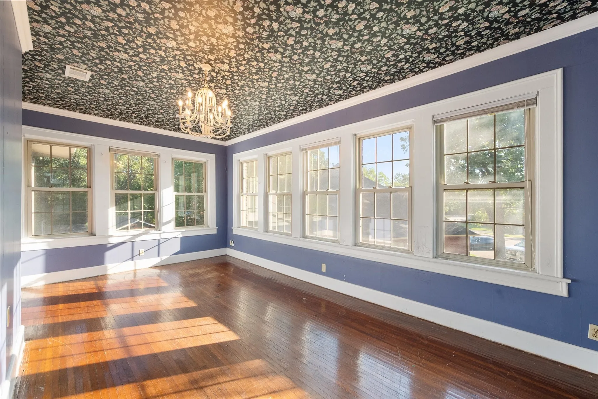 Single Family Residence For Sale in Navarro County , 1452 W 2nd Avenue, Corsicana, Texas 75110, 4 Bedroom, 3 Bathroom, Garage spaces, 3,456 Sqft, built in 1924, Price $275,000, mls#21363104, Real Estate Agent in Corsicana, Homes For Sale in Navarro county, Homes For Sale in Corsicana, Realtor in Corsicana Texas, Real Estate Brokerage Independent Realty Texas, Luminita Cordes Realtor