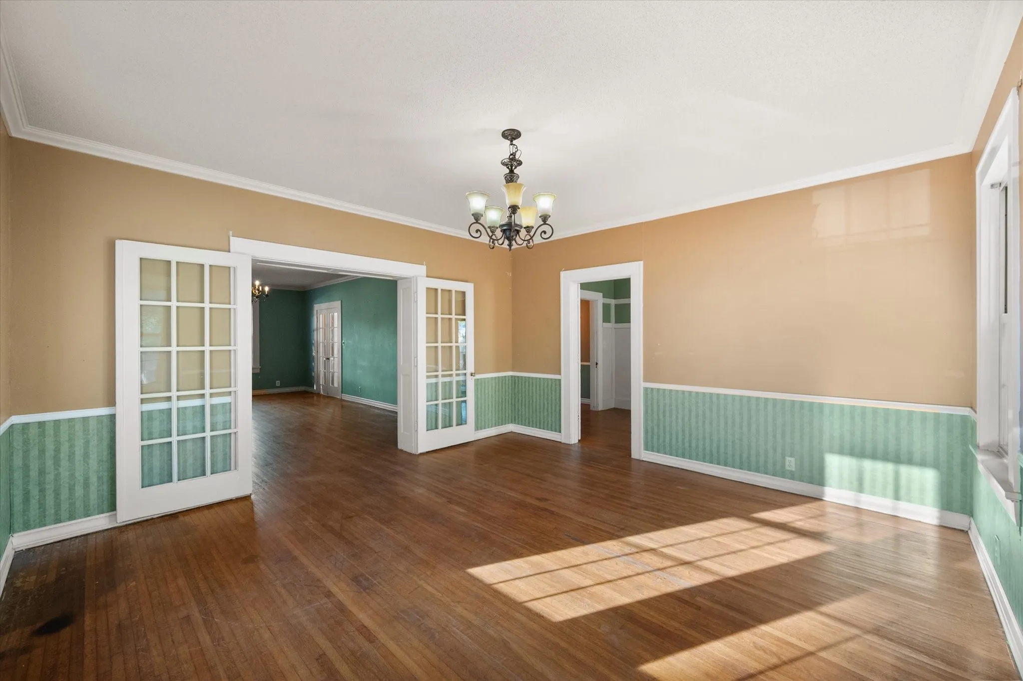 Single Family Residence For Sale in Navarro County , 1452 W 2nd Avenue, Corsicana, Texas 75110, 4 Bedroom, 3 Bathroom, Garage spaces, 3,456 Sqft, built in 1924, Price $275,000, mls#21363104, Real Estate Agent in Corsicana, Homes For Sale in Navarro county, Homes For Sale in Corsicana, Realtor in Corsicana Texas, Real Estate Brokerage Independent Realty Texas, Luminita Cordes Realtor