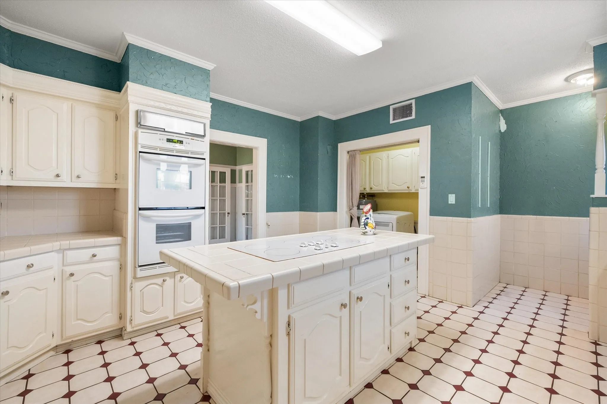 Single Family Residence For Sale in Navarro County , 1452 W 2nd Avenue, Corsicana, Texas 75110, 4 Bedroom, 3 Bathroom, Garage spaces, 3,456 Sqft, built in 1924, Price $275,000, mls#21363104, Real Estate Agent in Corsicana, Homes For Sale in Navarro county, Homes For Sale in Corsicana, Realtor in Corsicana Texas, Real Estate Brokerage Independent Realty Texas, Luminita Cordes Realtor