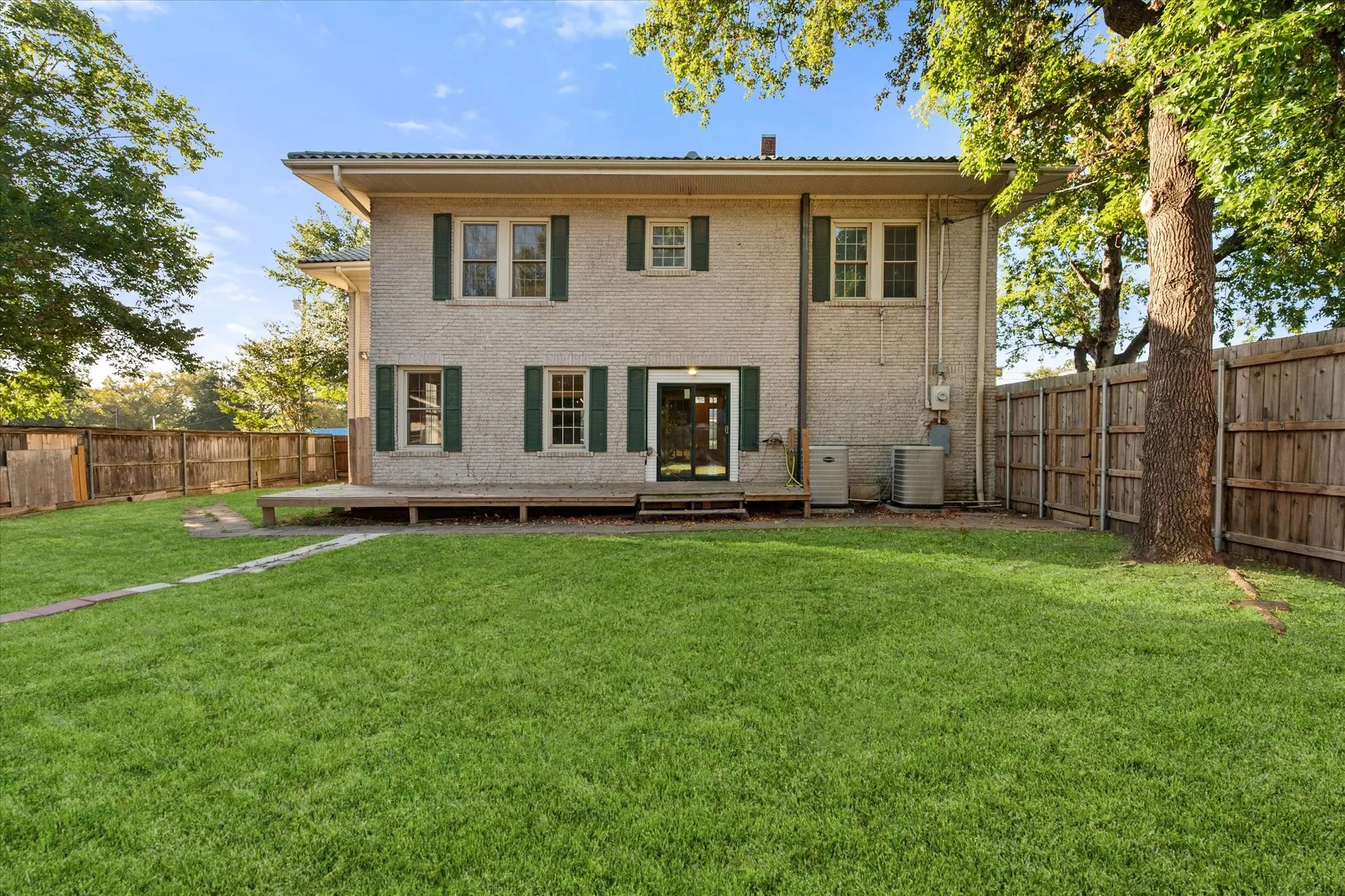 Single Family Residence For Sale in Navarro County , 1452 W 2nd Avenue, Corsicana, Texas 75110, 4 Bedroom, 3 Bathroom, Garage spaces, 3,456 Sqft, built in 1924, Price $275,000, mls#21363104, Real Estate Agent in Corsicana, Homes For Sale in Navarro county, Homes For Sale in Corsicana, Realtor in Corsicana Texas, Real Estate Brokerage Independent Realty Texas, Luminita Cordes Realtor