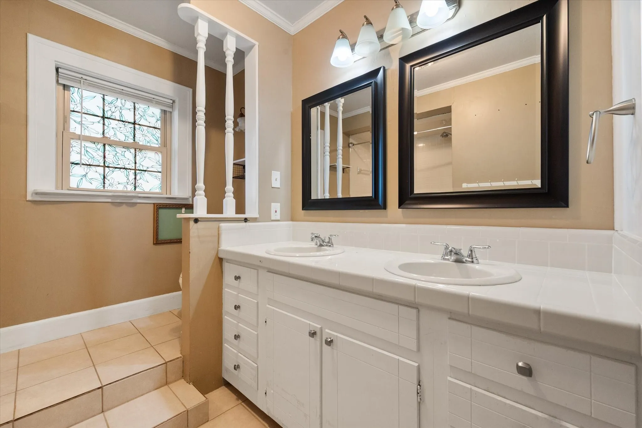 Single Family Residence For Sale in Navarro County , 1452 W 2nd Avenue, Corsicana, Texas 75110, 4 Bedroom, 3 Bathroom, Garage spaces, 3,456 Sqft, built in 1924, Price $275,000, mls#21363104, Real Estate Agent in Corsicana, Homes For Sale in Navarro county, Homes For Sale in Corsicana, Realtor in Corsicana Texas, Real Estate Brokerage Independent Realty Texas, Luminita Cordes Realtor