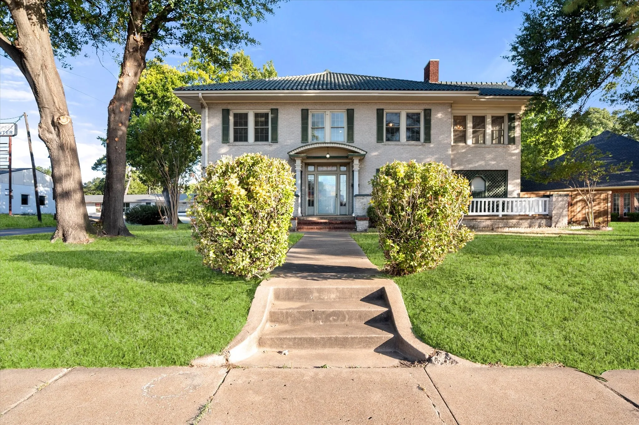 Single Family Residence For Sale in Navarro County , 1452 W 2nd Avenue, Corsicana, Texas 75110, 4 Bedroom, 3 Bathroom, Garage spaces, 3,456 Sqft, built in 1924, Price $275,000, mls#21363104, Real Estate Agent in Corsicana, Homes For Sale in Navarro county, Homes For Sale in Corsicana, Realtor in Corsicana Texas, Real Estate Brokerage Independent Realty Texas, Luminita Cordes Realtor