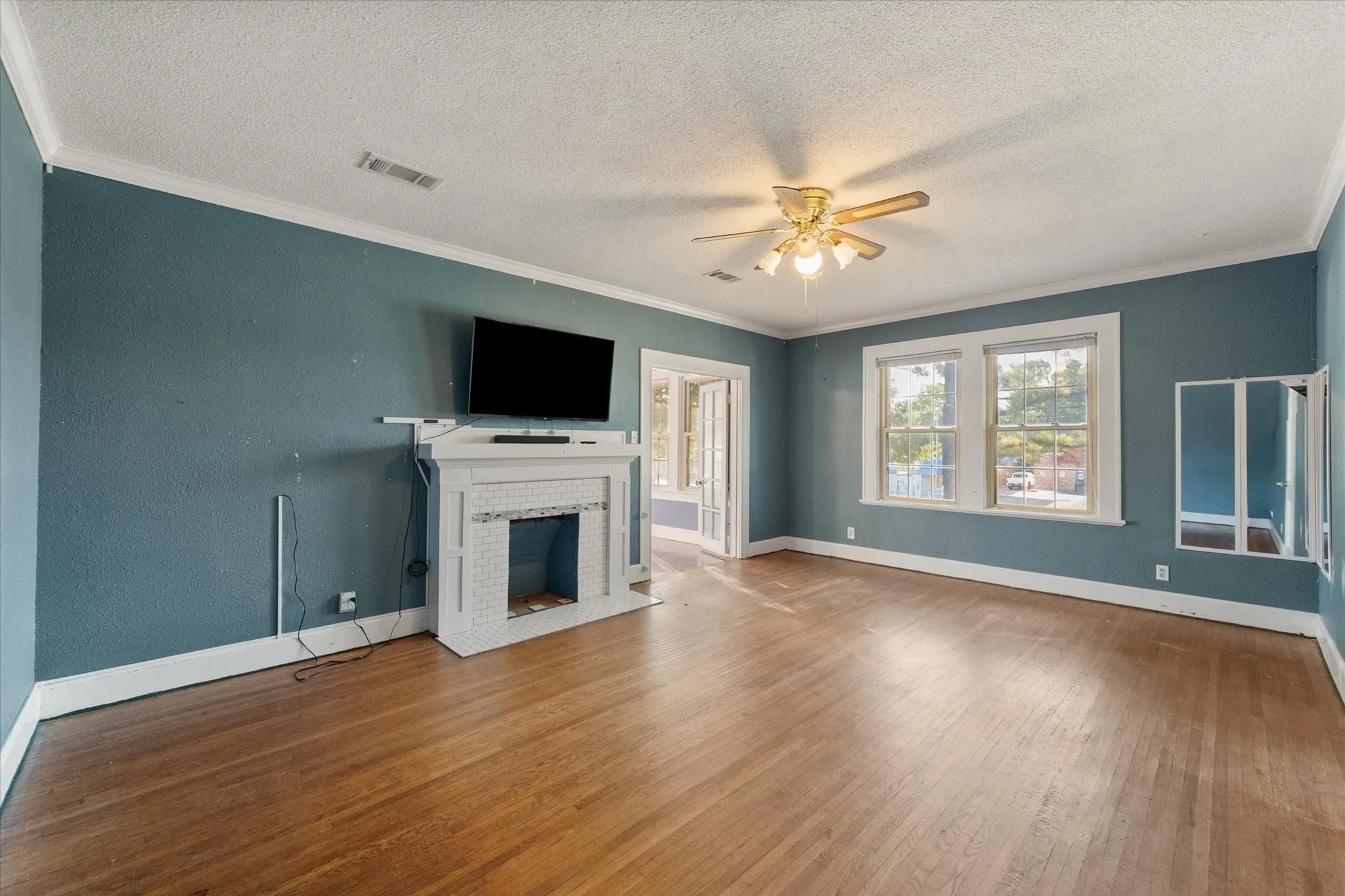 Single Family Residence For Sale in Navarro County , 1452 W 2nd Avenue, Corsicana, Texas 75110, 4 Bedroom, 3 Bathroom, Garage spaces, 3,456 Sqft, built in 1924, Price $275,000, mls#21363104, Real Estate Agent in Corsicana, Homes For Sale in Navarro county, Homes For Sale in Corsicana, Realtor in Corsicana Texas, Real Estate Brokerage Independent Realty Texas, Luminita Cordes Realtor