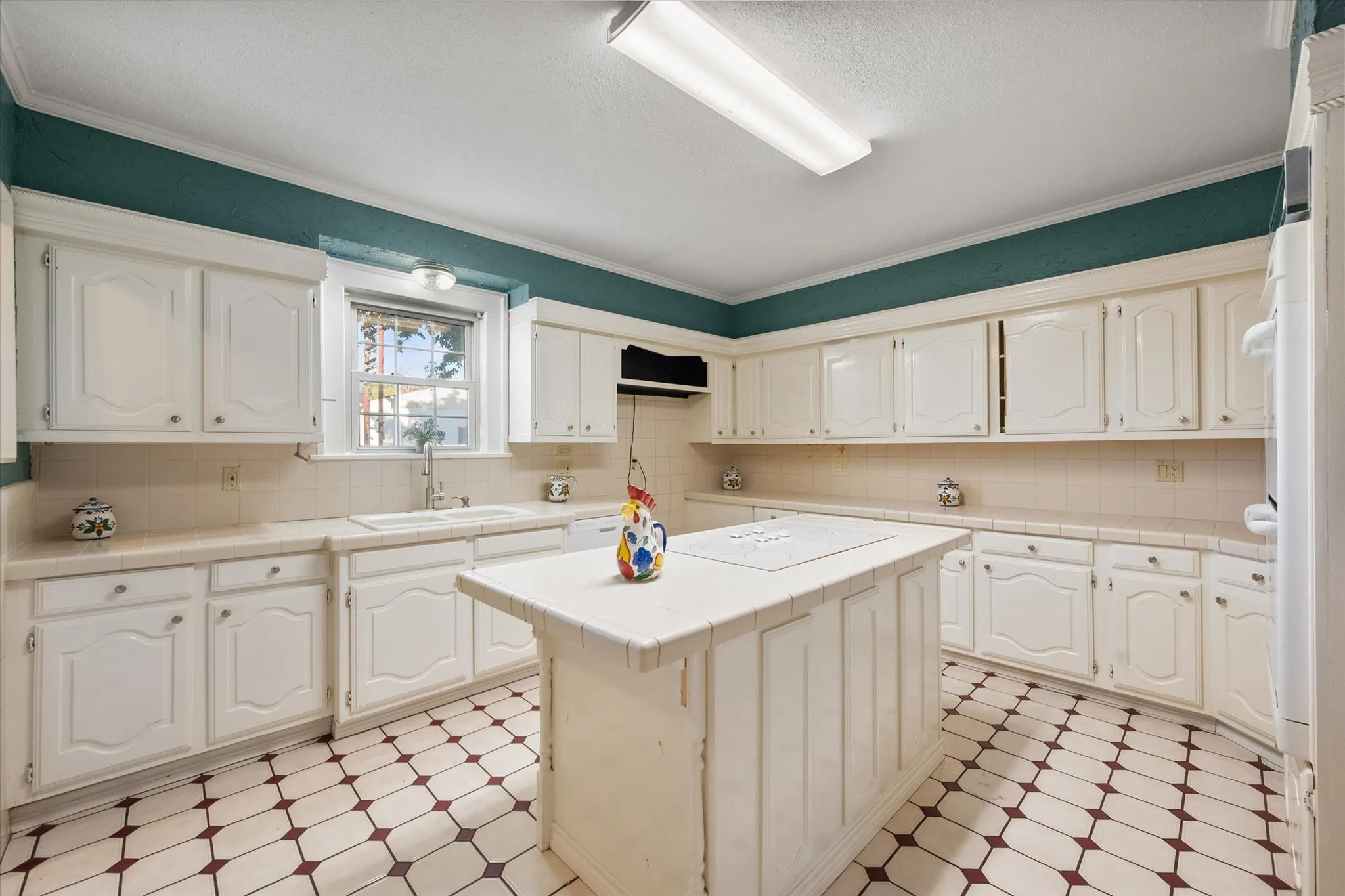 Single Family Residence For Sale in Navarro County , 1452 W 2nd Avenue, Corsicana, Texas 75110, 4 Bedroom, 3 Bathroom, Garage spaces, 3,456 Sqft, built in 1924, Price $275,000, mls#21363104, Real Estate Agent in Corsicana, Homes For Sale in Navarro county, Homes For Sale in Corsicana, Realtor in Corsicana Texas, Real Estate Brokerage Independent Realty Texas, Luminita Cordes Realtor