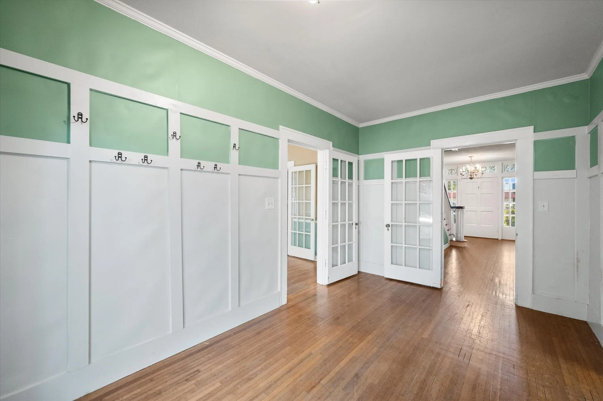 Single Family Residence For Sale in Navarro County , 1452 W 2nd Avenue, Corsicana, Texas 75110, 4 Bedroom, 3 Bathroom, Garage spaces, 3,456 Sqft, built in 1924, Price $275,000, mls#21363104, Real Estate Agent in Corsicana, Homes For Sale in Navarro county, Homes For Sale in Corsicana, Realtor in Corsicana Texas, Real Estate Brokerage Independent Realty Texas, Luminita Cordes Realtor