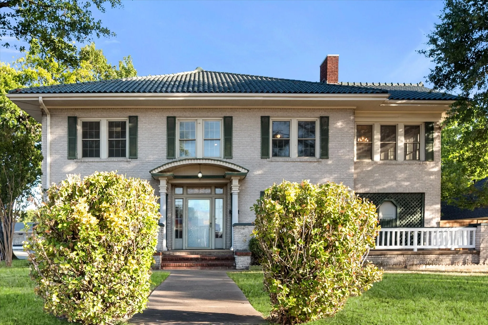 Single Family Residence For Sale in Navarro County , 1452 W 2nd Avenue, Corsicana, Texas 75110, 4 Bedroom, 3 Bathroom, Garage spaces, 3,456 Sqft, built in 1924, Price $275,000, mls#21363104, Real Estate Agent in Corsicana, Homes For Sale in Navarro county, Homes For Sale in Corsicana, Realtor in Corsicana Texas, Real Estate Brokerage Independent Realty Texas, Luminita Cordes Realtor