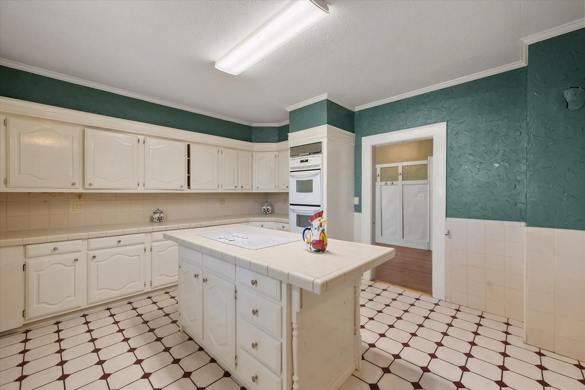 Single Family Residence For Sale in Navarro County , 1452 W 2nd Avenue, Corsicana, Texas 75110, 4 Bedroom, 3 Bathroom, Garage spaces, 3,456 Sqft, built in 1924, Price $275,000, mls#21363104, Real Estate Agent in Corsicana, Homes For Sale in Navarro county, Homes For Sale in Corsicana, Realtor in Corsicana Texas, Real Estate Brokerage Independent Realty Texas, Luminita Cordes Realtor