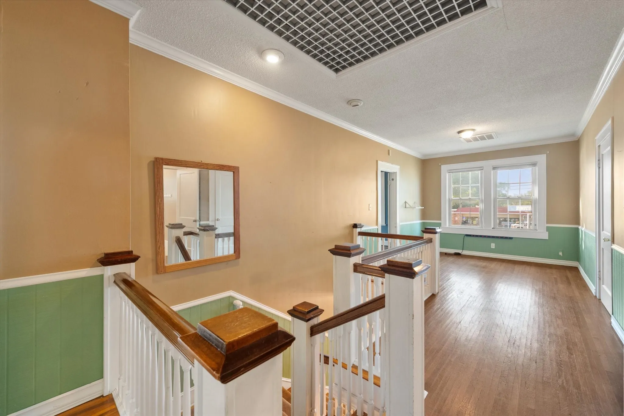 Single Family Residence For Sale in Navarro County , 1452 W 2nd Avenue, Corsicana, Texas 75110, 4 Bedroom, 3 Bathroom, Garage spaces, 3,456 Sqft, built in 1924, Price $275,000, mls#21363104, Real Estate Agent in Corsicana, Homes For Sale in Navarro county, Homes For Sale in Corsicana, Realtor in Corsicana Texas, Real Estate Brokerage Independent Realty Texas, Luminita Cordes Realtor