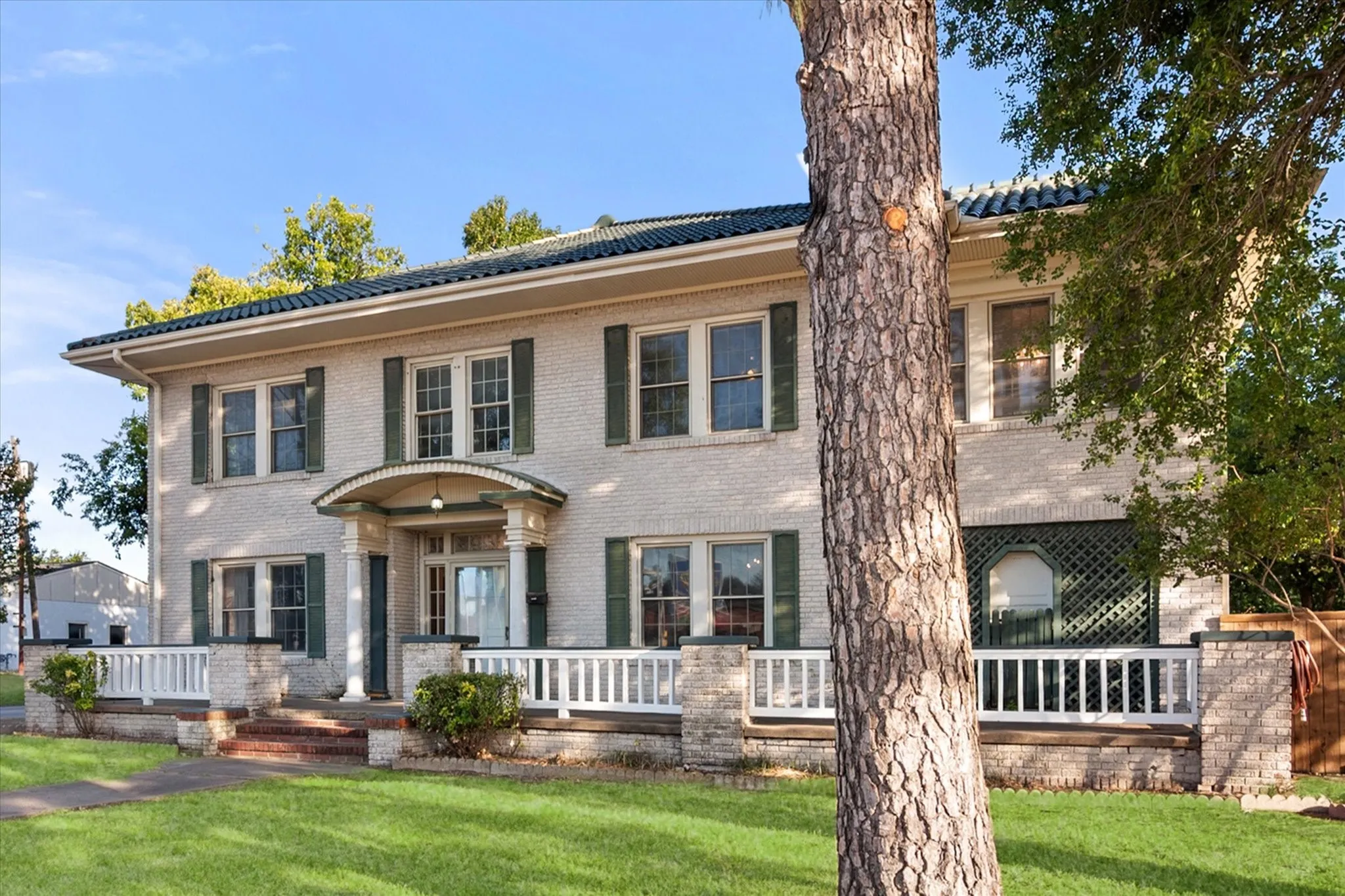 Single Family Residence For Sale in Navarro County , 1452 W 2nd Avenue, Corsicana, Texas 75110, 4 Bedroom, 3 Bathroom, Garage spaces, 3,456 Sqft, built in 1924, Price $275,000, mls#21363104, Real Estate Agent in Corsicana, Homes For Sale in Navarro county, Homes For Sale in Corsicana, Realtor in Corsicana Texas, Real Estate Brokerage Independent Realty Texas, Luminita Cordes Realtor