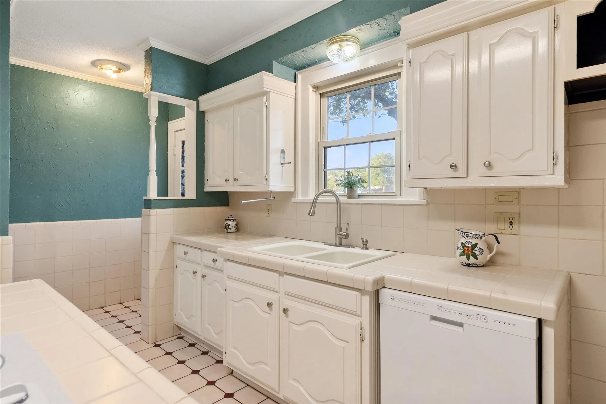 Single Family Residence For Sale in Navarro County , 1452 W 2nd Avenue, Corsicana, Texas 75110, 4 Bedroom, 3 Bathroom, Garage spaces, 3,456 Sqft, built in 1924, Price $275,000, mls#21363104, Real Estate Agent in Corsicana, Homes For Sale in Navarro county, Homes For Sale in Corsicana, Realtor in Corsicana Texas, Real Estate Brokerage Independent Realty Texas, Luminita Cordes Realtor