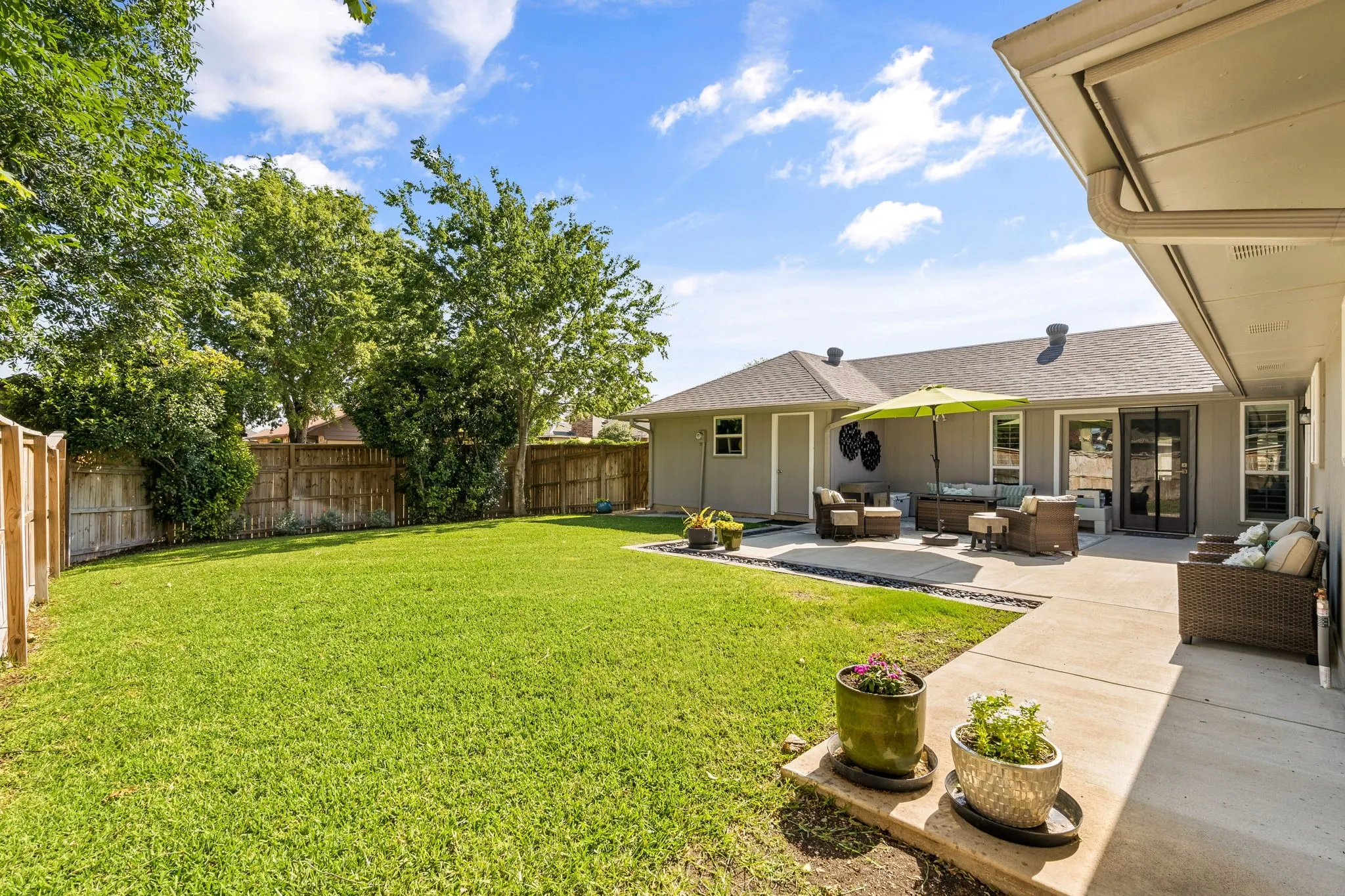 Single Family Residence For Sale in Denton County , 2403 Silverthorne Drive, Dallas, Texas 75287, 3 Bedroom, 2 Bathroom, 2 Garage spaces, 1,822 Sqft, built in 1983, mls#21347644, Real Estate Agent in Dallas, Homes For Sale in Denton county, Homes For Sale in Dallas, Realtor in Dallas Texas, Real Estate Brokerage Independent Realty Texas, Luminita Cordes Realtor