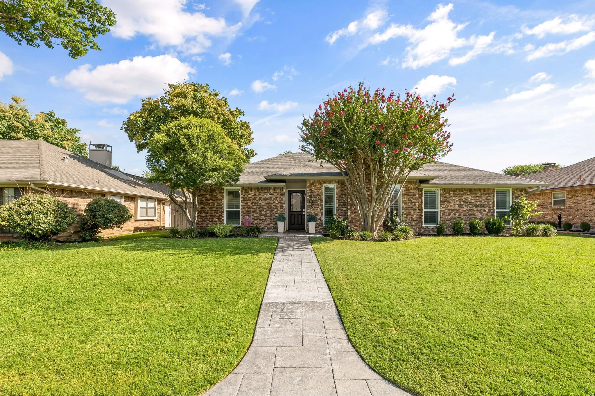 Single Family Residence For Sale in Denton County , 2403 Silverthorne Drive, Dallas, Texas 75287, 3 Bedroom, 2 Bathroom, 2 Garage spaces, 1,822 Sqft, built in 1983, mls#21347644, Real Estate Agent in Dallas, Homes For Sale in Denton county, Homes For Sale in Dallas, Realtor in Dallas Texas, Real Estate Brokerage Independent Realty Texas, Luminita Cordes Realtor