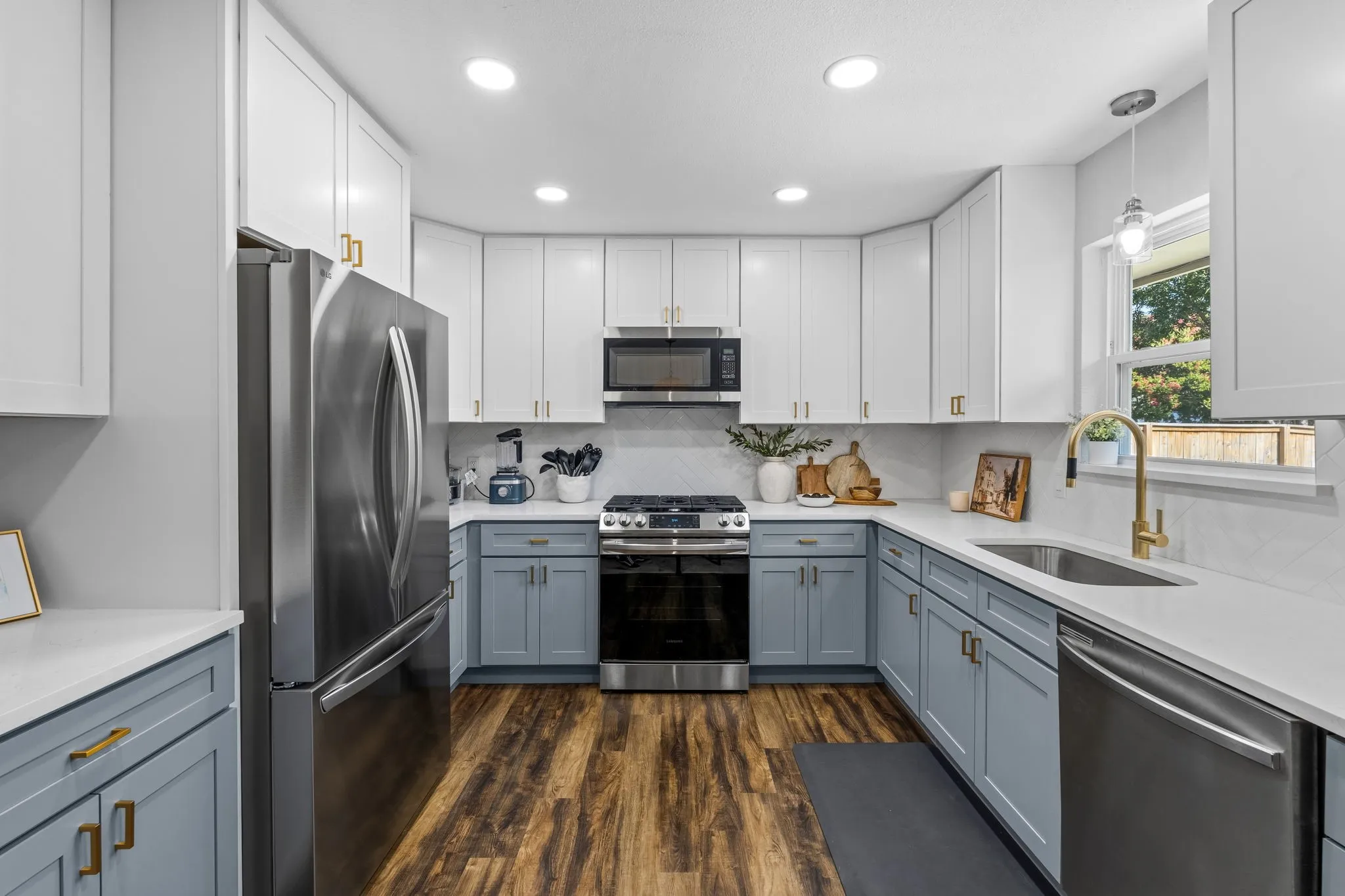 Single Family Residence For Sale in Denton County , 2403 Silverthorne Drive, Dallas, Texas 75287, 3 Bedroom, 2 Bathroom, 2 Garage spaces, 1,822 Sqft, built in 1983, mls#21347644, Real Estate Agent in Dallas, Homes For Sale in Denton county, Homes For Sale in Dallas, Realtor in Dallas Texas, Real Estate Brokerage Independent Realty Texas, Luminita Cordes Realtor