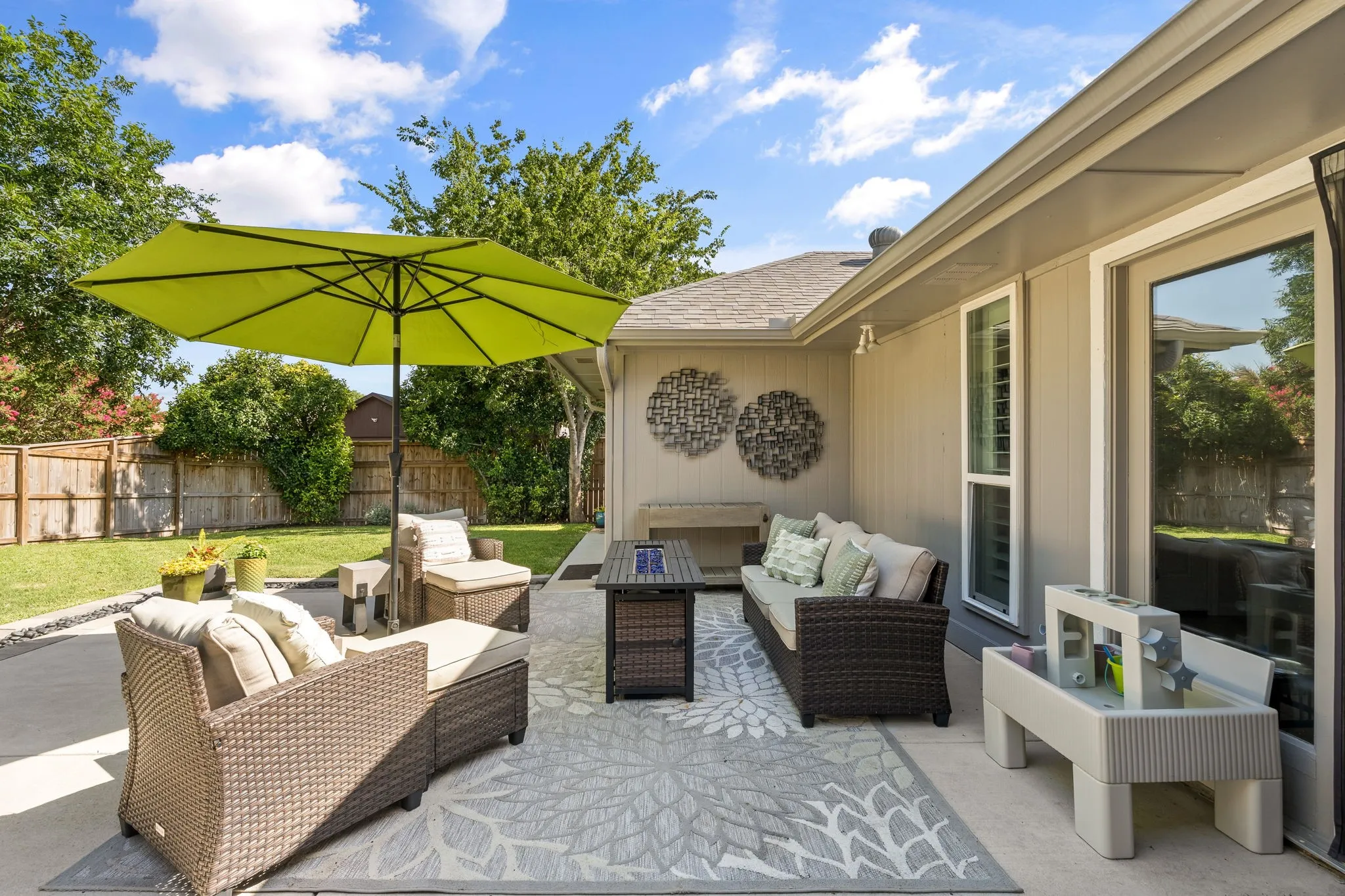 Single Family Residence For Sale in Denton County , 2403 Silverthorne Drive, Dallas, Texas 75287, 3 Bedroom, 2 Bathroom, 2 Garage spaces, 1,822 Sqft, built in 1983, mls#21347644, Real Estate Agent in Dallas, Homes For Sale in Denton county, Homes For Sale in Dallas, Realtor in Dallas Texas, Real Estate Brokerage Independent Realty Texas, Luminita Cordes Realtor