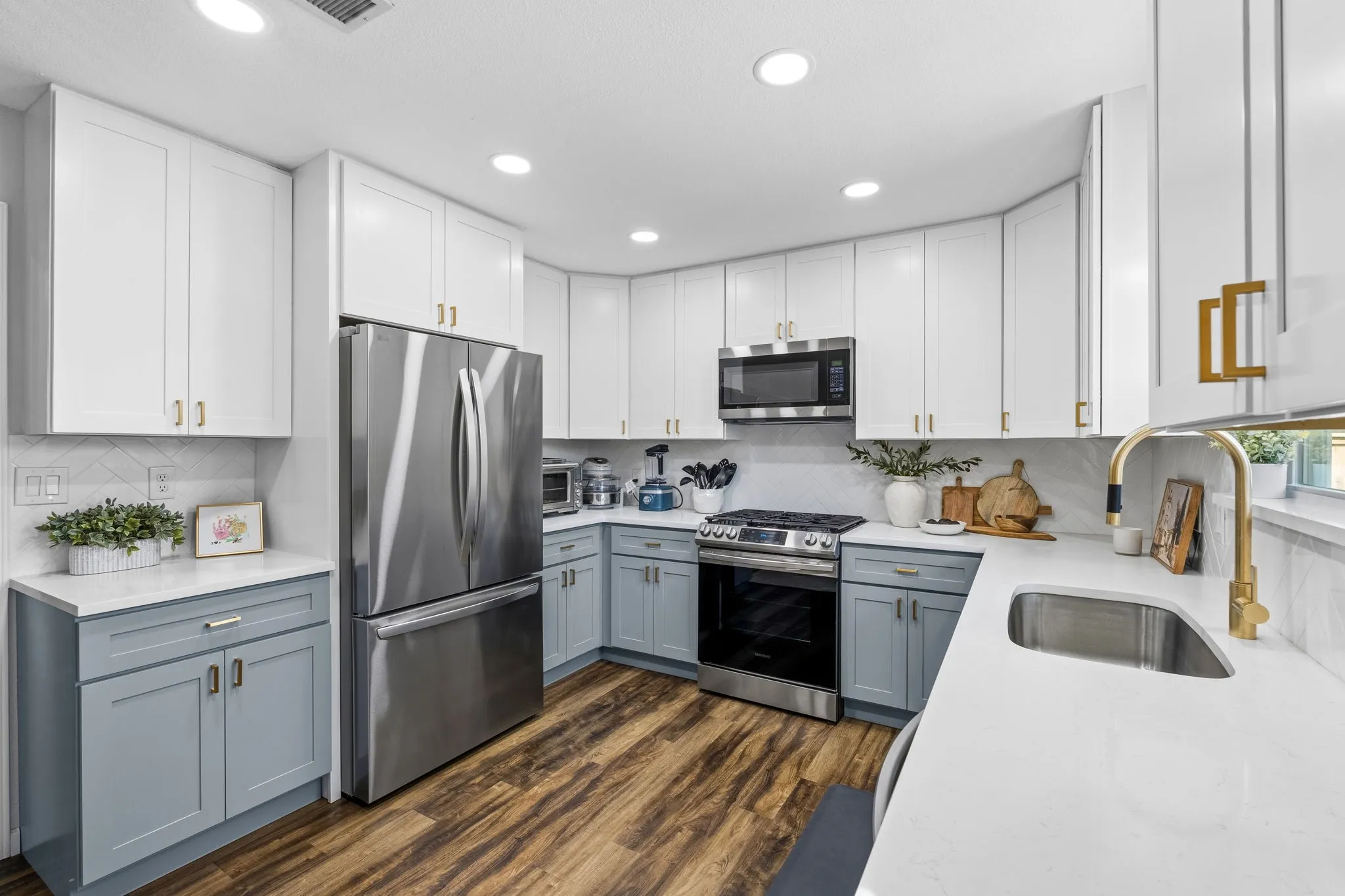 Single Family Residence For Sale in Denton County , 2403 Silverthorne Drive, Dallas, Texas 75287, 3 Bedroom, 2 Bathroom, 2 Garage spaces, 1,822 Sqft, built in 1983, mls#21347644, Real Estate Agent in Dallas, Homes For Sale in Denton county, Homes For Sale in Dallas, Realtor in Dallas Texas, Real Estate Brokerage Independent Realty Texas, Luminita Cordes Realtor