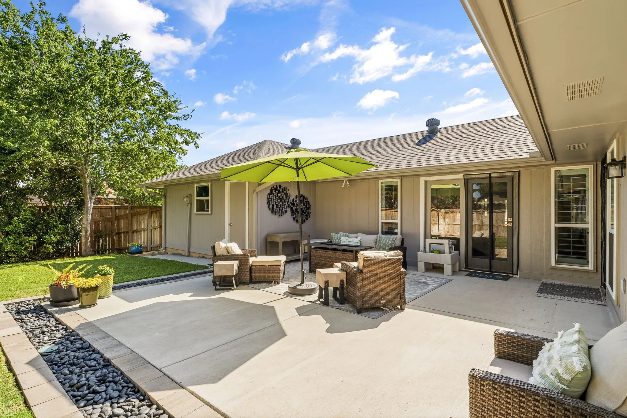 Single Family Residence For Sale in Denton County , 2403 Silverthorne Drive, Dallas, Texas 75287, 3 Bedroom, 2 Bathroom, 2 Garage spaces, 1,822 Sqft, built in 1983, mls#21347644, Real Estate Agent in Dallas, Homes For Sale in Denton county, Homes For Sale in Dallas, Realtor in Dallas Texas, Real Estate Brokerage Independent Realty Texas, Luminita Cordes Realtor