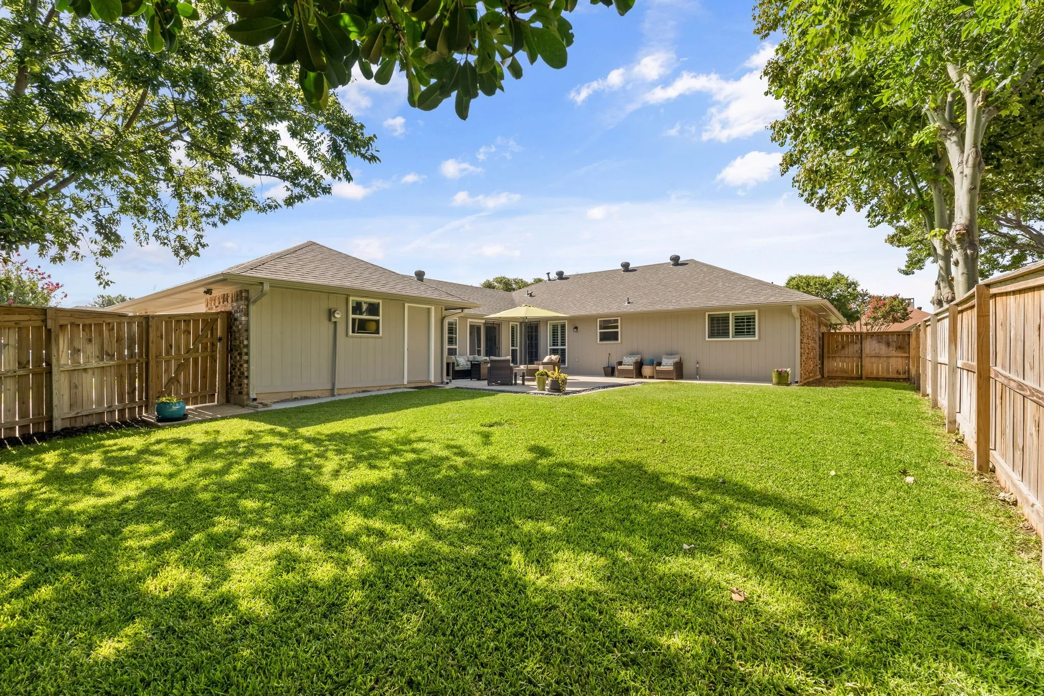 Single Family Residence For Sale in Denton County , 2403 Silverthorne Drive, Dallas, Texas 75287, 3 Bedroom, 2 Bathroom, 2 Garage spaces, 1,822 Sqft, built in 1983, mls#21347644, Real Estate Agent in Dallas, Homes For Sale in Denton county, Homes For Sale in Dallas, Realtor in Dallas Texas, Real Estate Brokerage Independent Realty Texas, Luminita Cordes Realtor