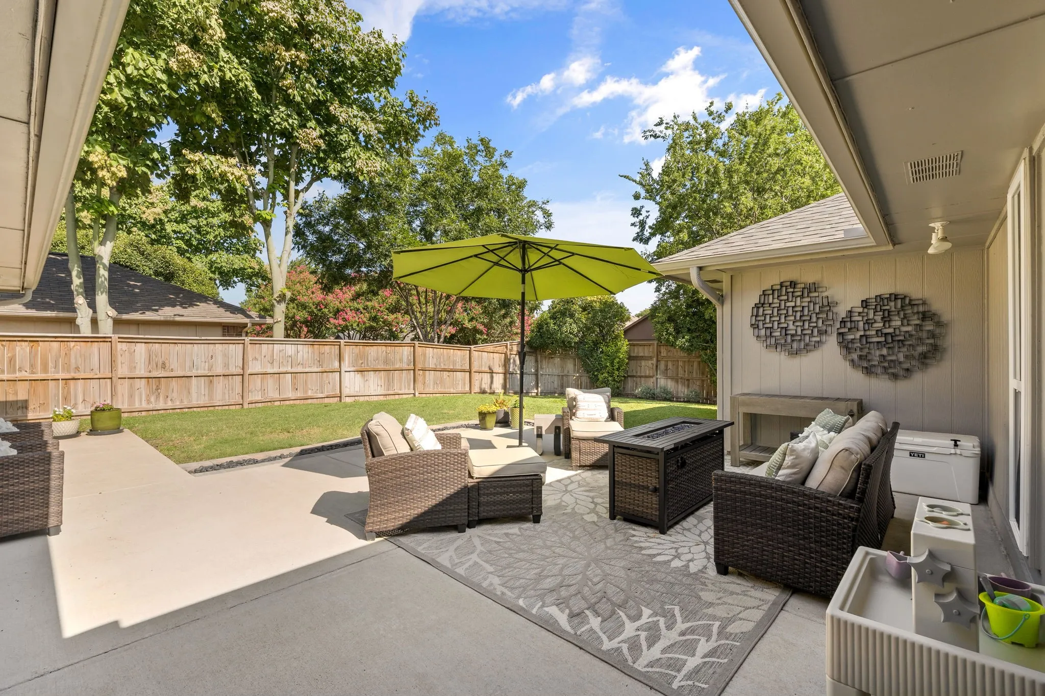 Single Family Residence For Sale in Denton County , 2403 Silverthorne Drive, Dallas, Texas 75287, 3 Bedroom, 2 Bathroom, 2 Garage spaces, 1,822 Sqft, built in 1983, mls#21347644, Real Estate Agent in Dallas, Homes For Sale in Denton county, Homes For Sale in Dallas, Realtor in Dallas Texas, Real Estate Brokerage Independent Realty Texas, Luminita Cordes Realtor