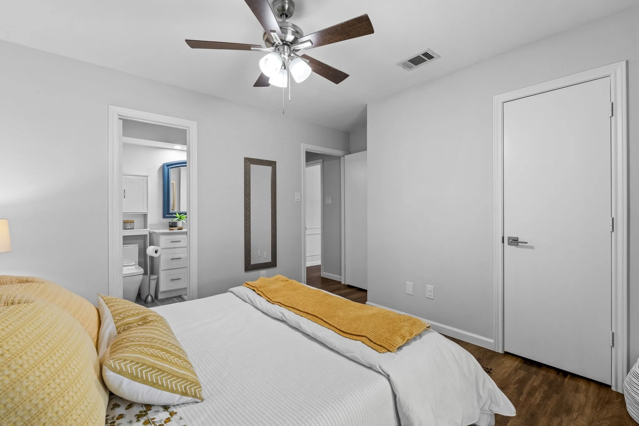Single Family Residence For Sale in Denton County , 2403 Silverthorne Drive, Dallas, Texas 75287, 3 Bedroom, 2 Bathroom, 2 Garage spaces, 1,822 Sqft, built in 1983, mls#21347644, Real Estate Agent in Dallas, Homes For Sale in Denton county, Homes For Sale in Dallas, Realtor in Dallas Texas, Real Estate Brokerage Independent Realty Texas, Luminita Cordes Realtor