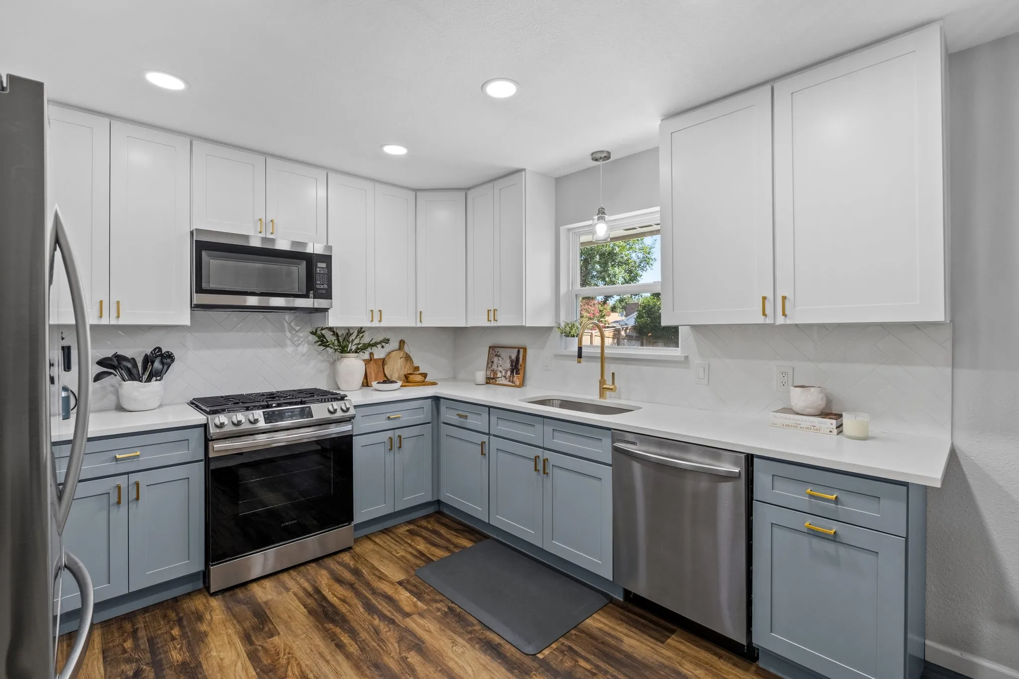 Single Family Residence For Sale in Denton County , 2403 Silverthorne Drive, Dallas, Texas 75287, 3 Bedroom, 2 Bathroom, 2 Garage spaces, 1,822 Sqft, built in 1983, mls#21347644, Real Estate Agent in Dallas, Homes For Sale in Denton county, Homes For Sale in Dallas, Realtor in Dallas Texas, Real Estate Brokerage Independent Realty Texas, Luminita Cordes Realtor
